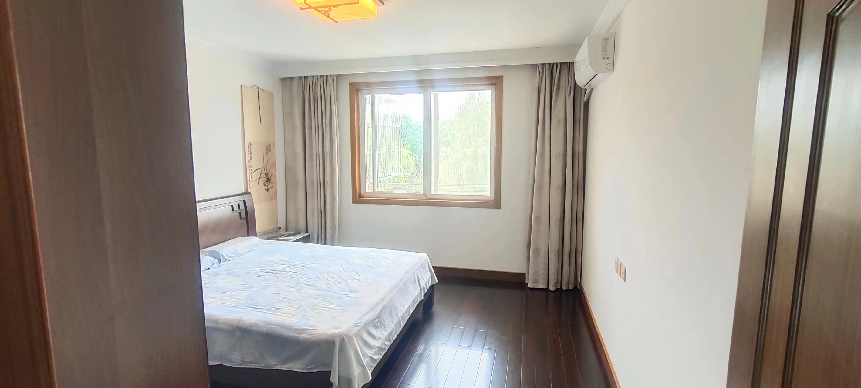 滨江花园 3室2厅1卫 130m&sup2;