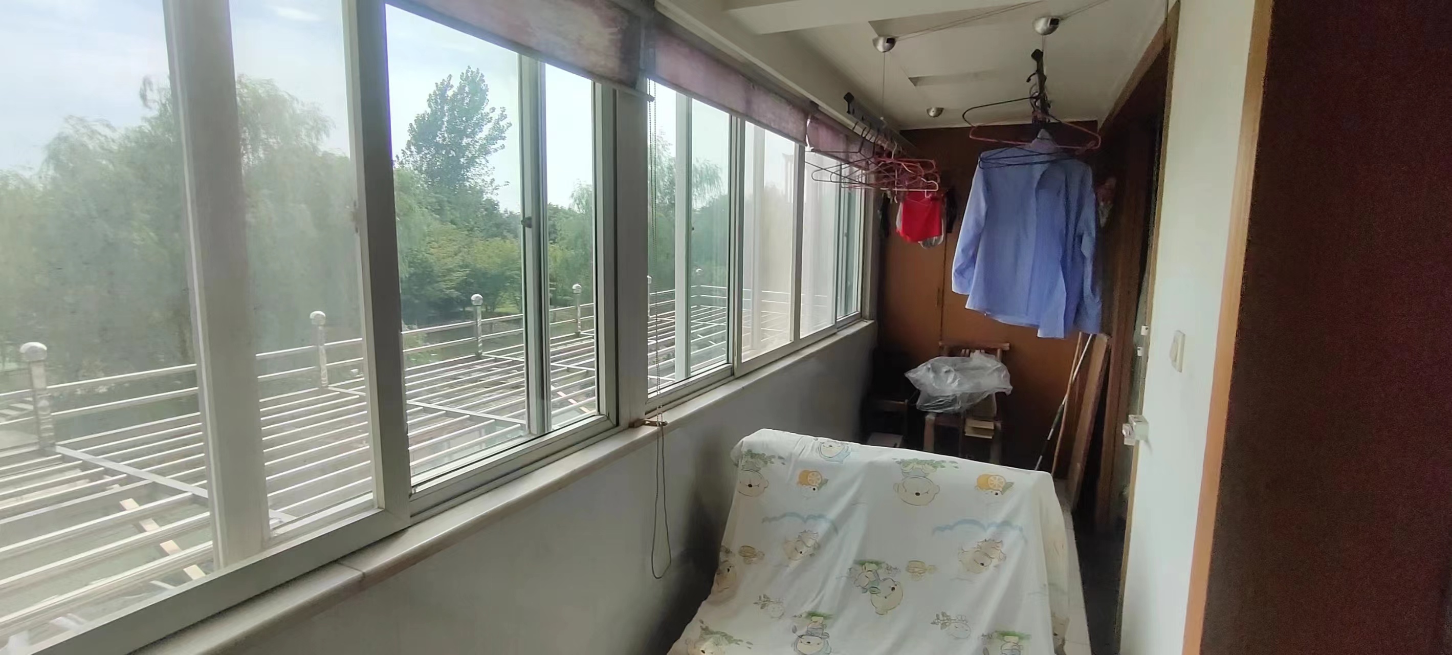 滨江花园 3室2厅1卫 130m&sup2;