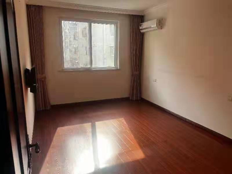 星源花苑 3室2厅2卫 152m&sup2;
