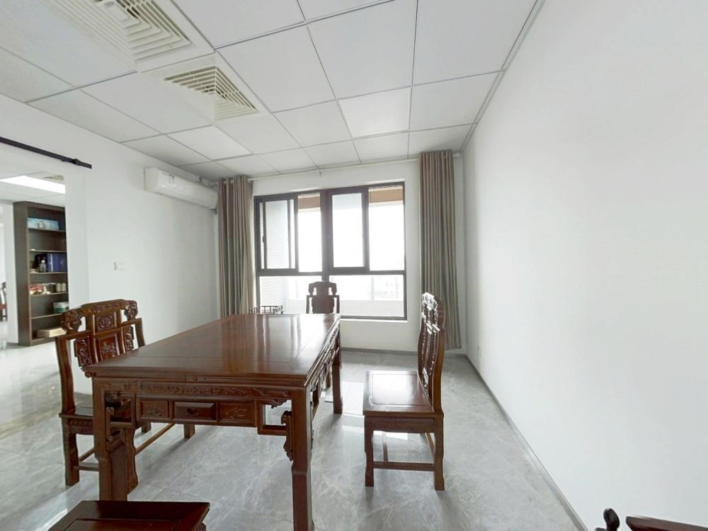 银洲&middot;皇家花园 4室2厅2卫 257.69m&sup2;
