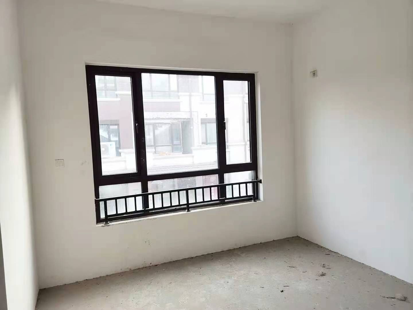 盛和九里香堤一期 5室3厅3卫 358m&sup2;