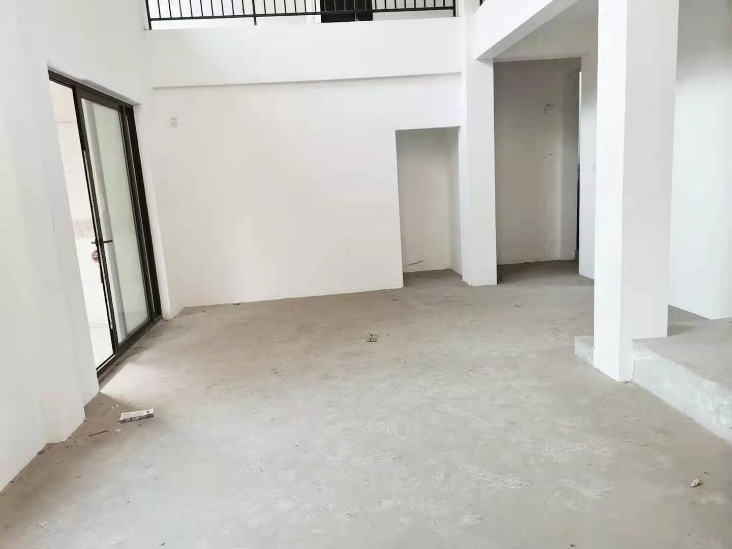 盛和九里香堤一期 5室3厅3卫 358m²