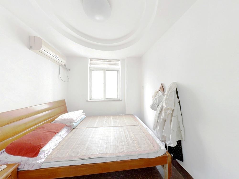 鸿运城市花苑 4室2厅2卫 233m&sup2;
