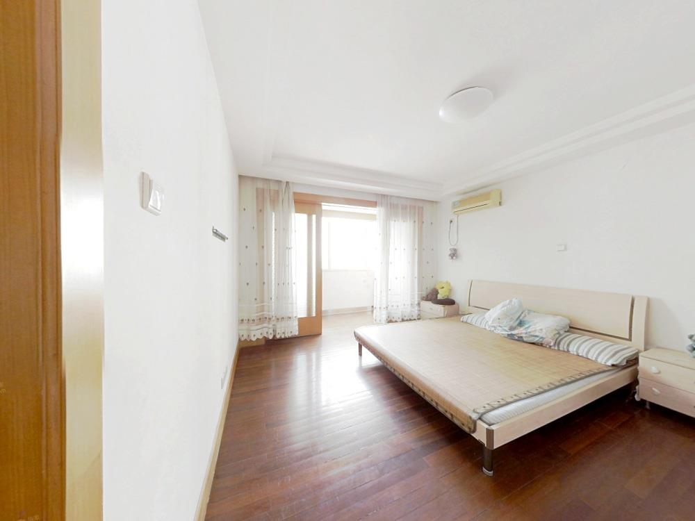 鸿运城市花苑 4室2厅2卫 233m&sup2;