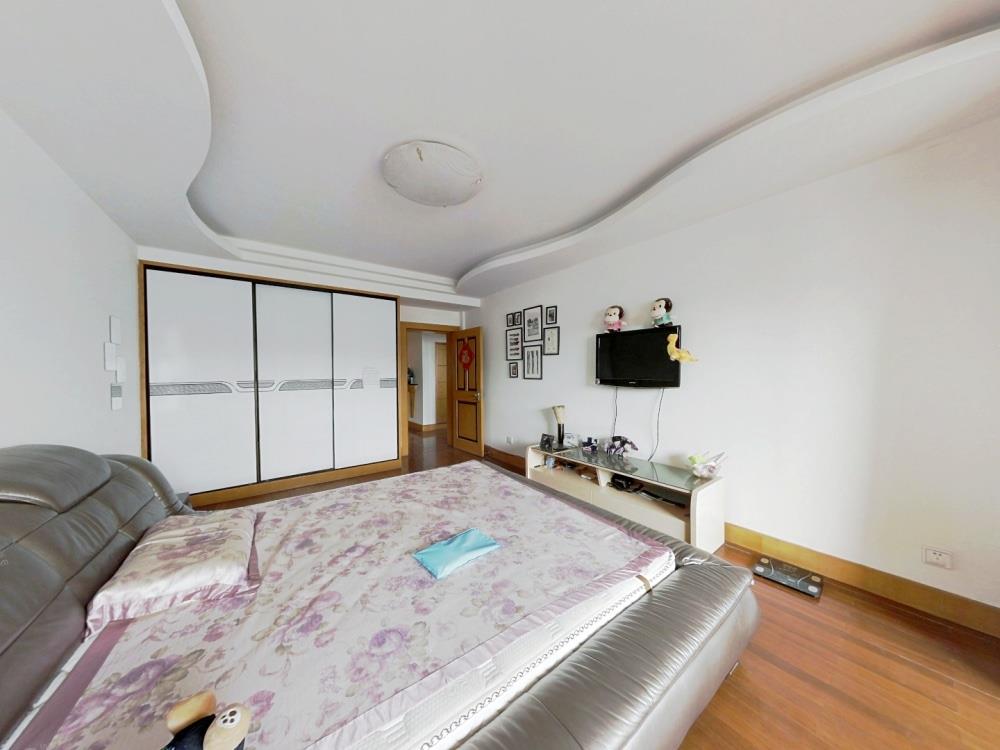 鸿运城市花苑 4室2厅2卫 233m&sup2;