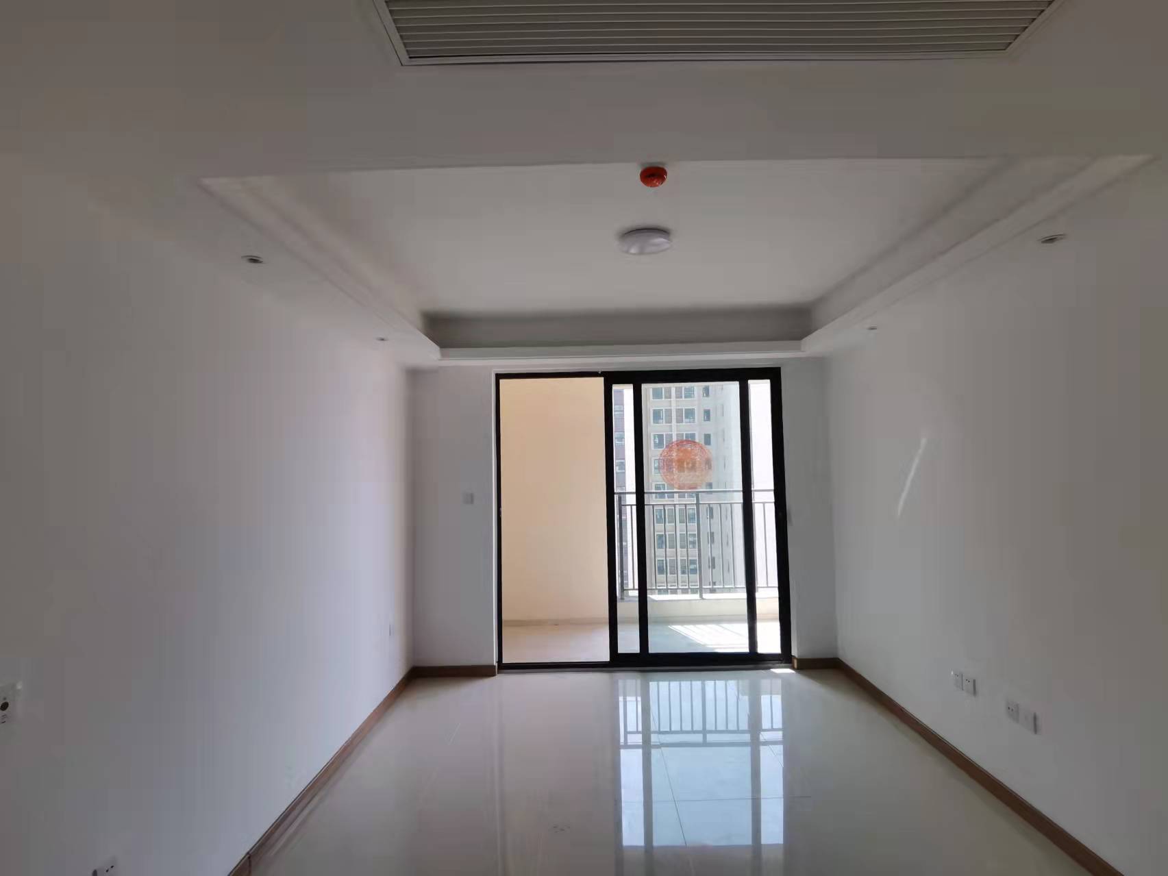 绿地新里城 3室2厅1卫 89m&sup2;