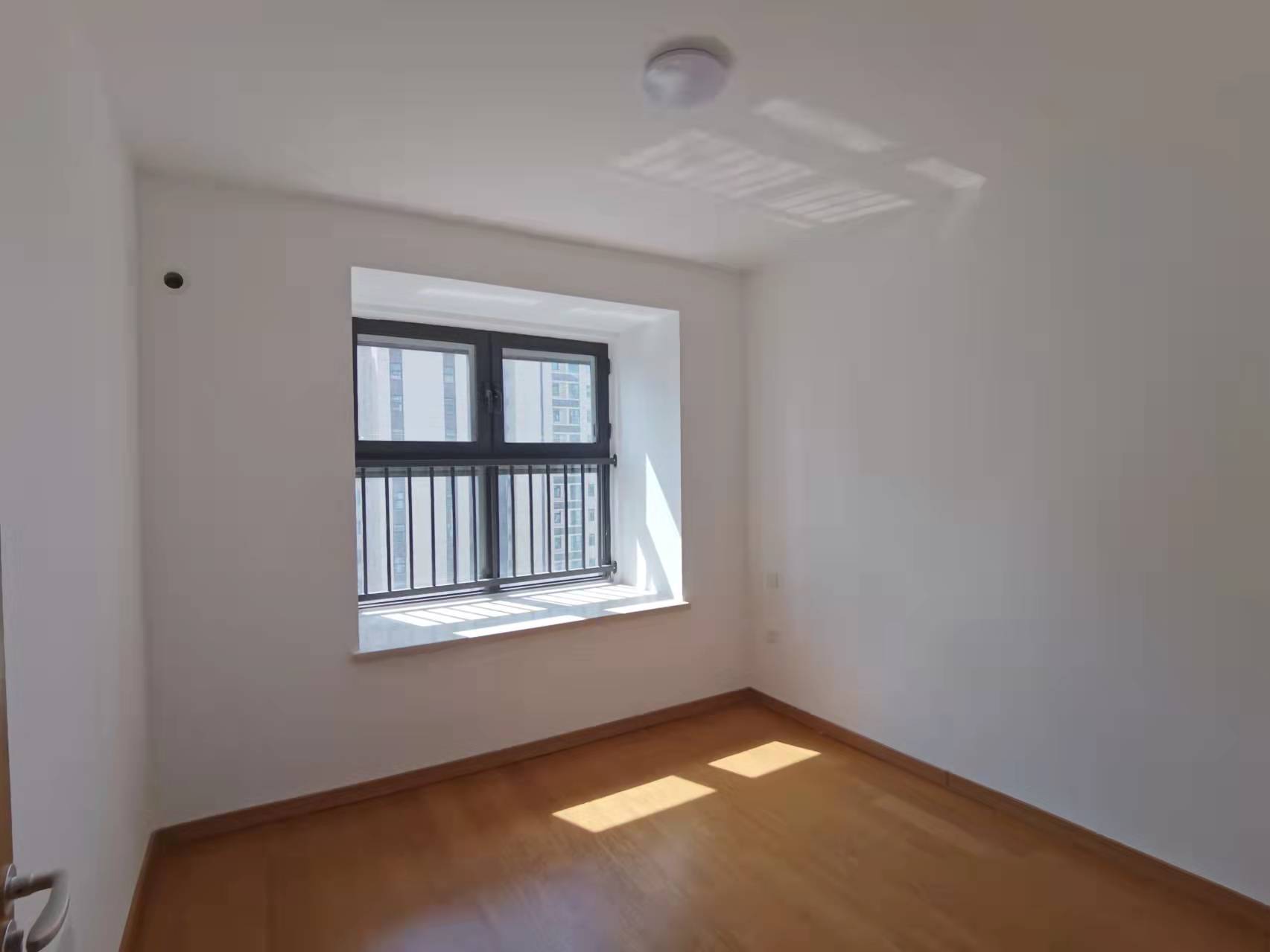 绿地新里城 3室2厅1卫 89m&sup2;