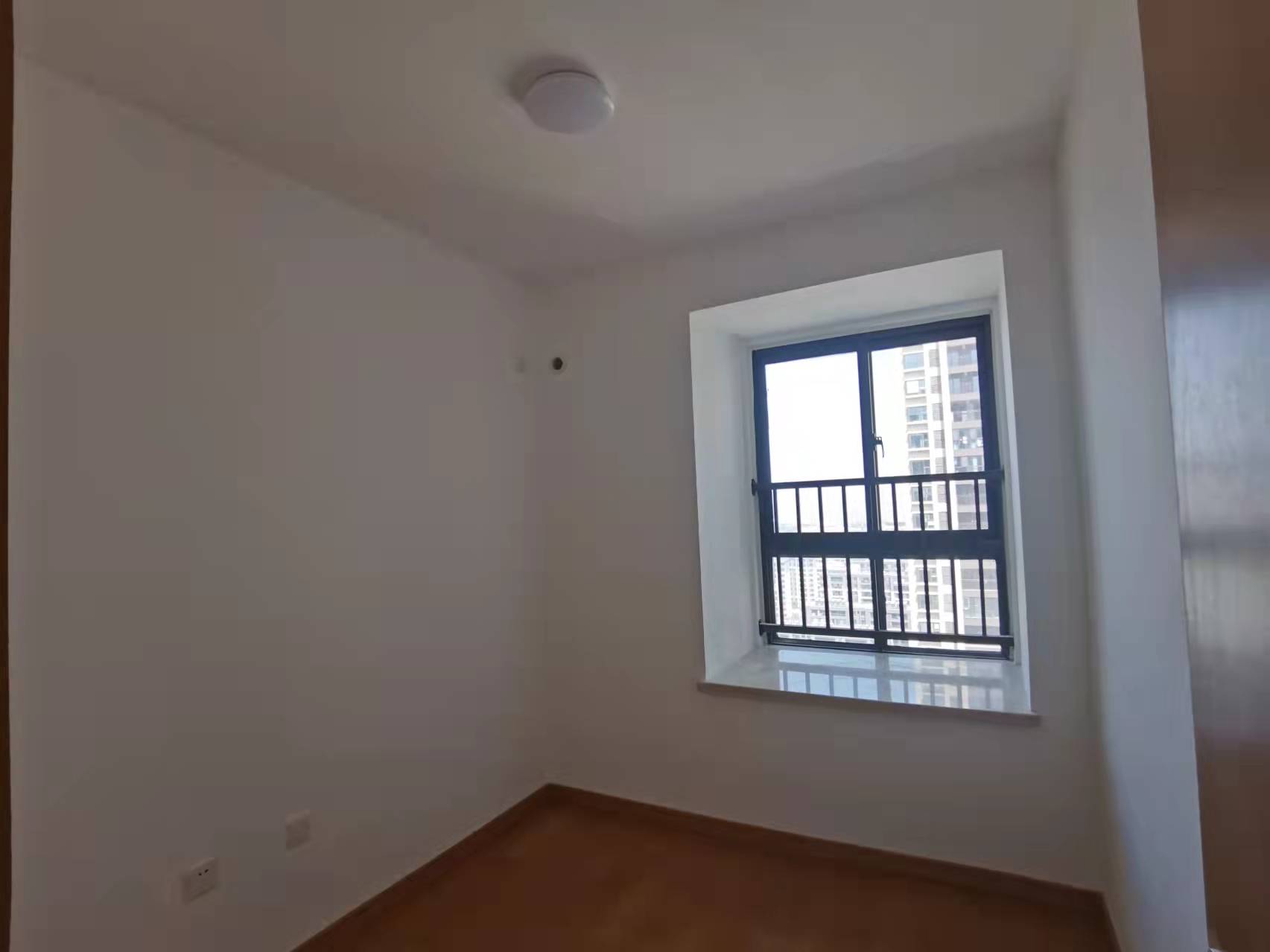 绿地新里城 3室2厅1卫 89m&sup2;