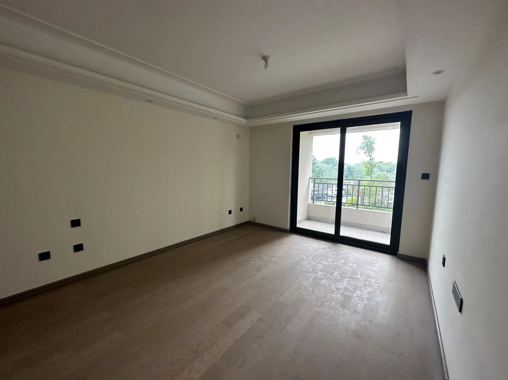 湖山源著 3室2厅1卫 99m&sup2;