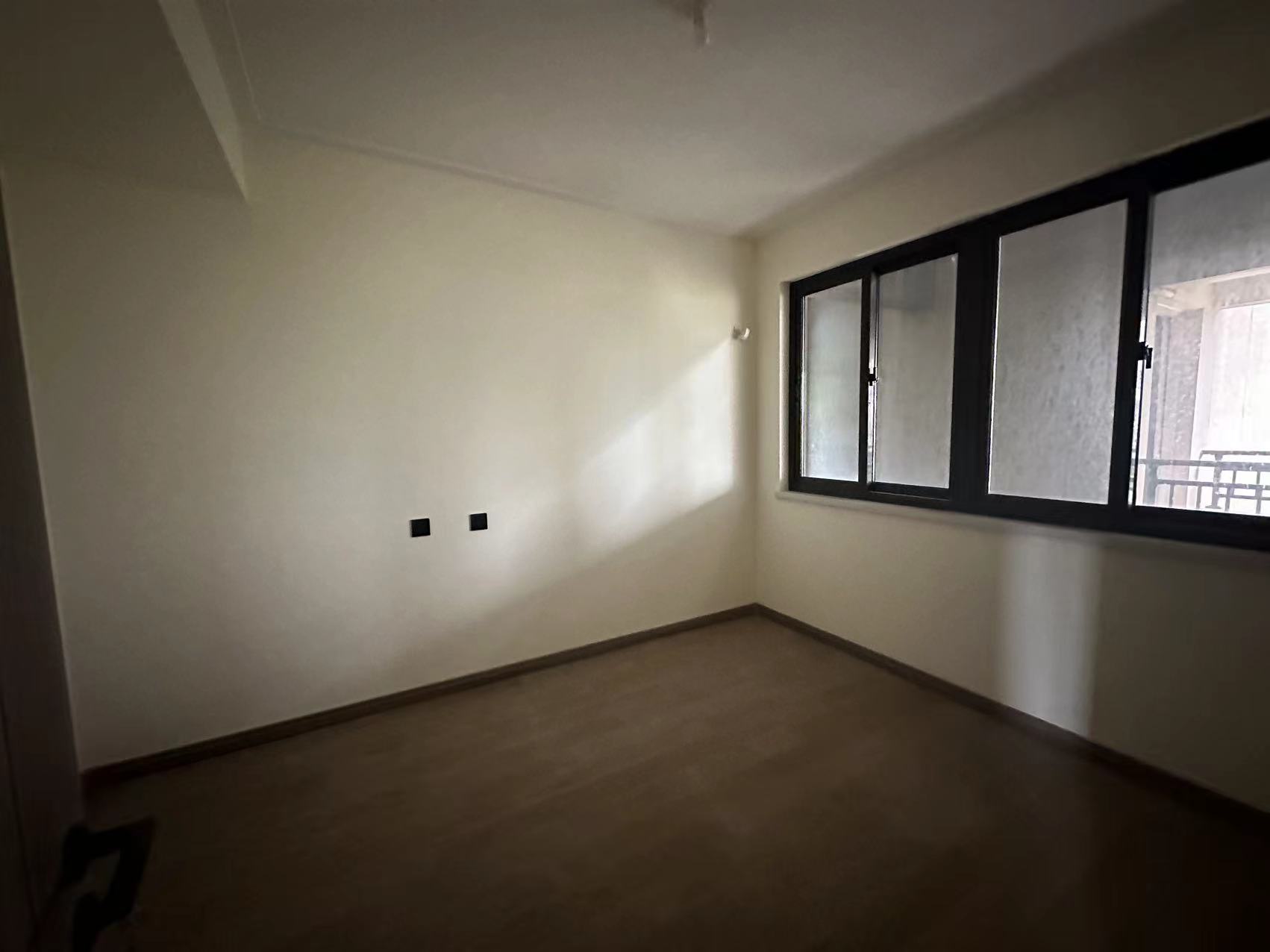 湖山源著 3室2厅1卫 99m&sup2;