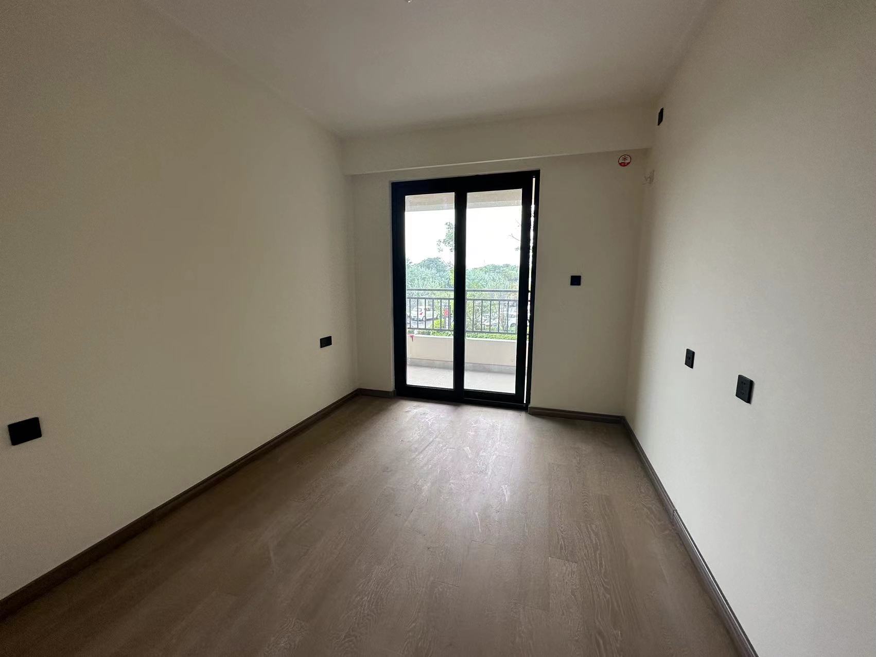 湖山源著 3室2厅1卫 99m&sup2;