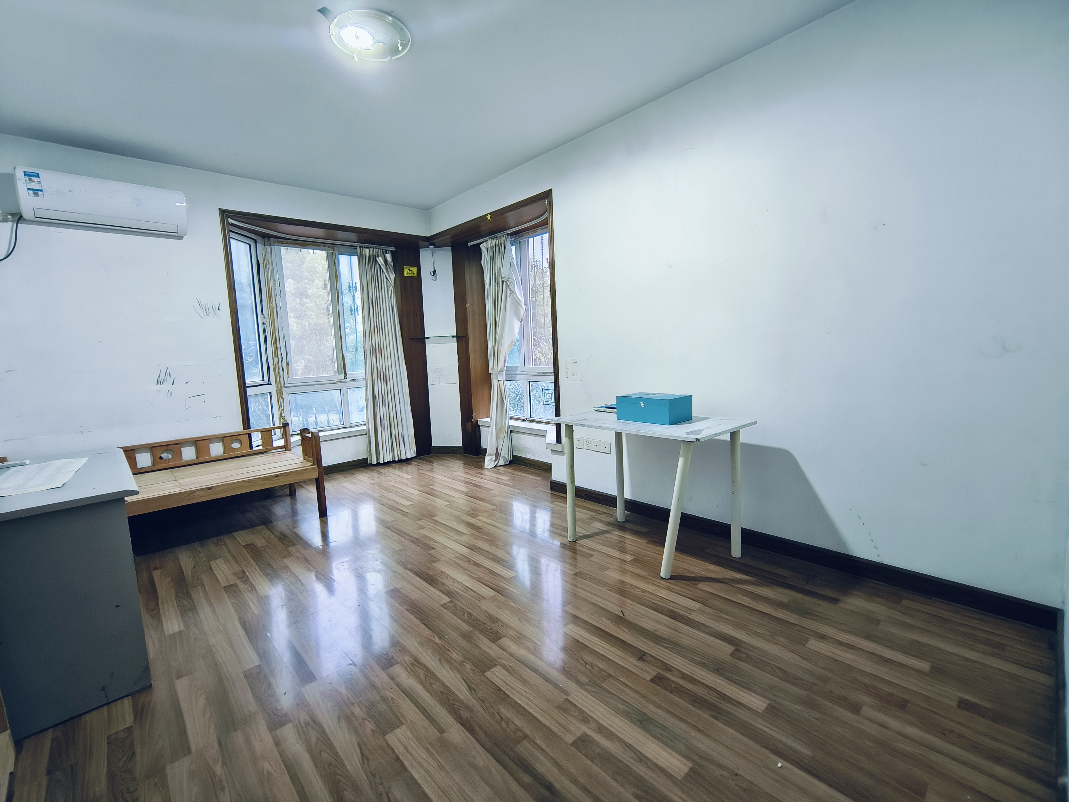 银花苑 4室2厅2卫 167.00m&sup2;