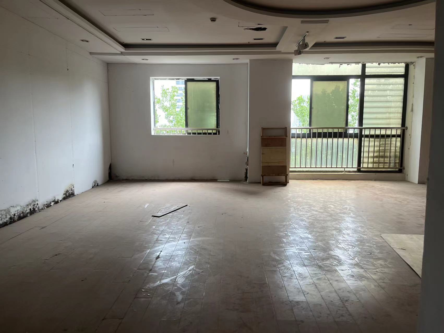 鸿运大厦 0室1厅1卫 40.42m²