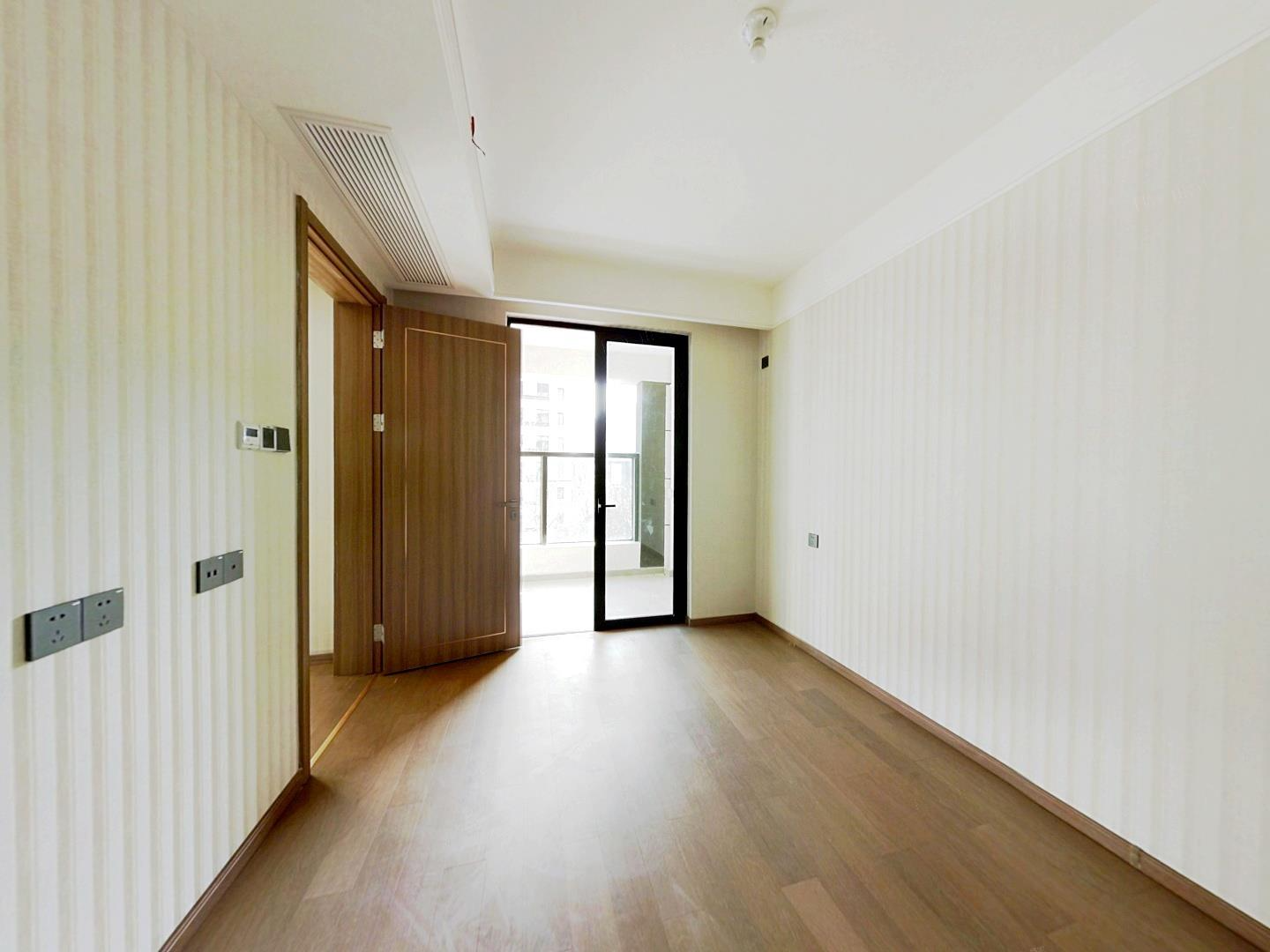 龙湖天宸源著 3室2厅2卫 117m&sup2;