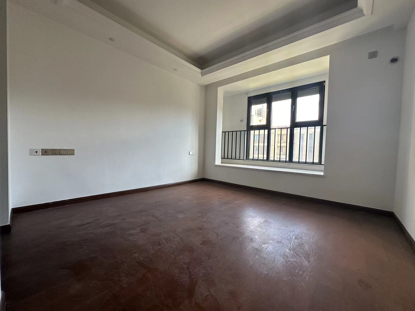 富力院士廷 4室2厅2卫 156m²