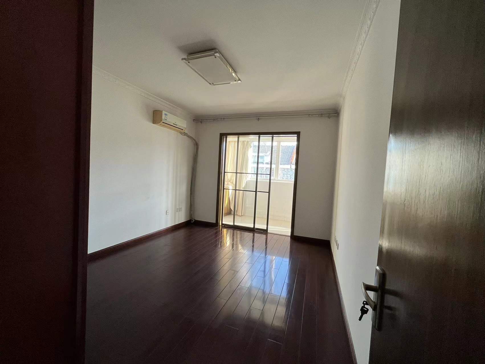 新星苑 4室2厅2卫 137m&sup2;