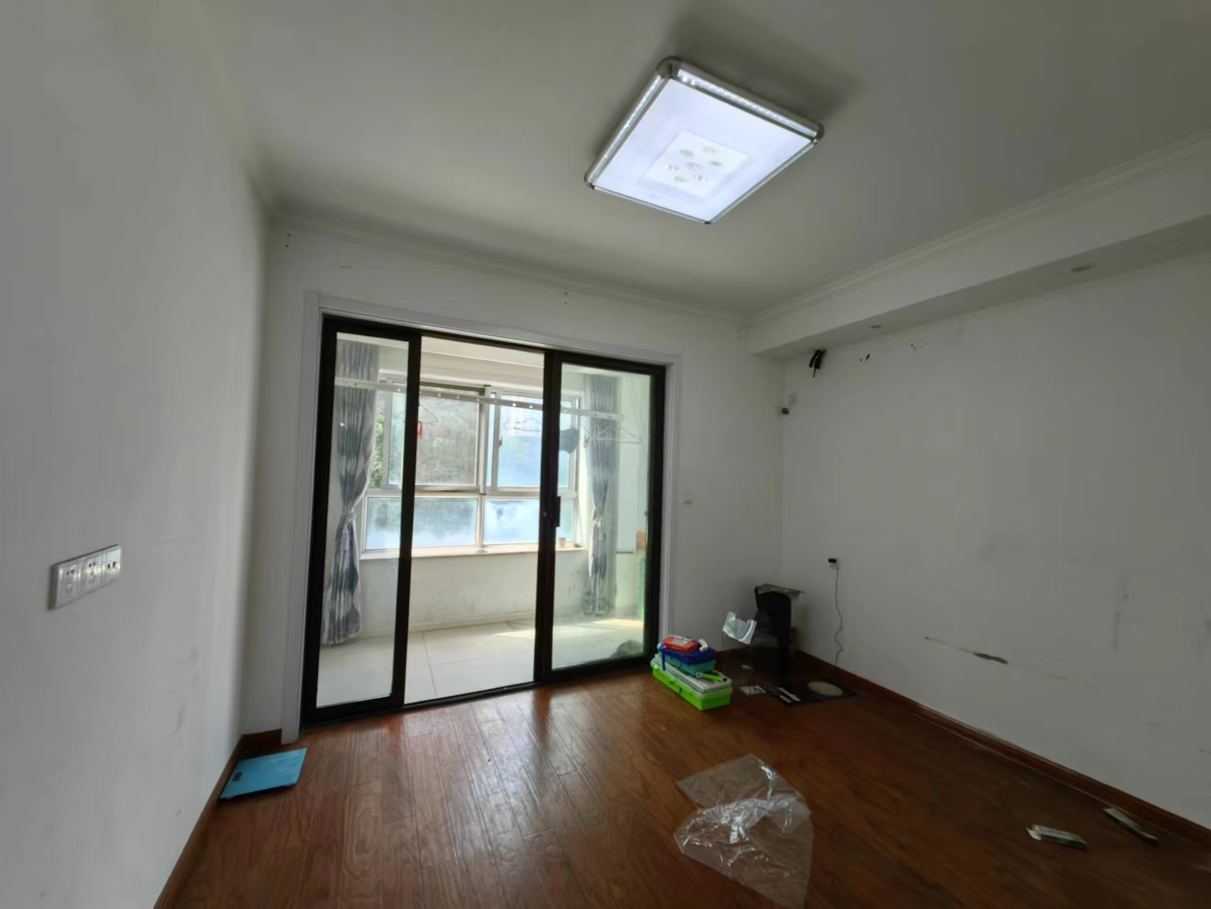 银洲&middot;皇家花园 3室2厅1卫 113m&sup2;