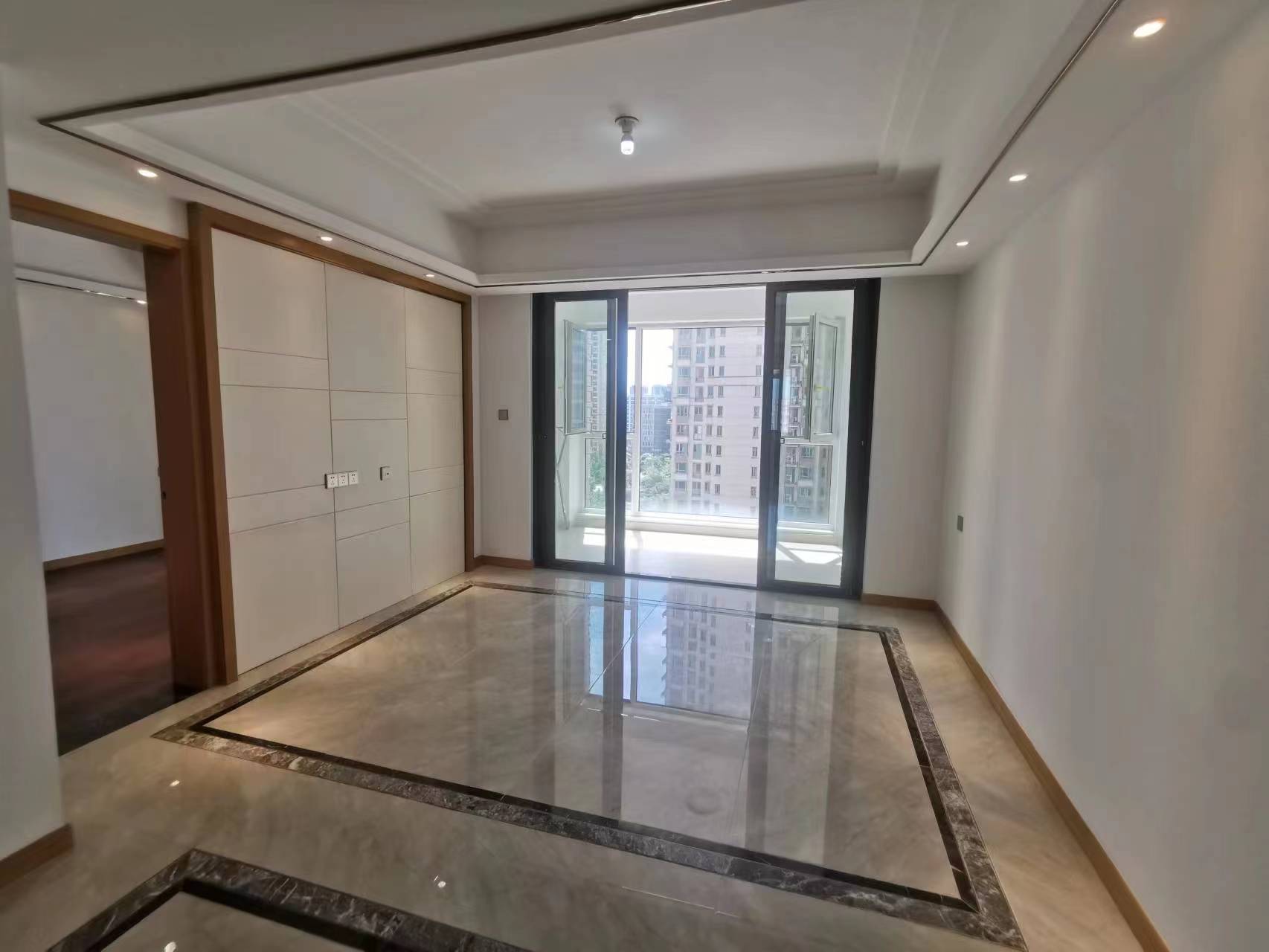 中南世纪花城三期 4室2厅2卫 140m²