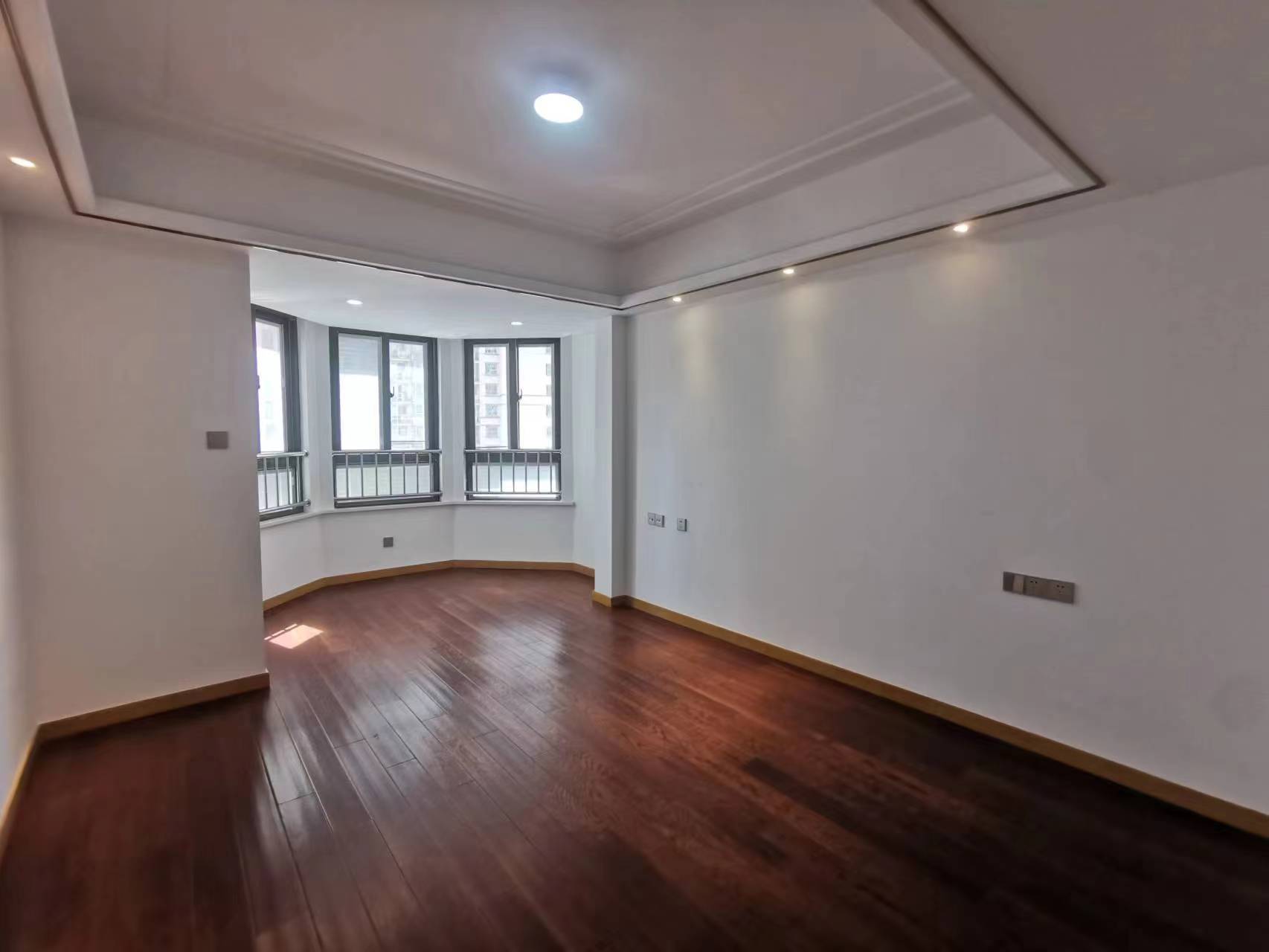 中南世纪花城三期 4室2厅2卫 140m&sup2;