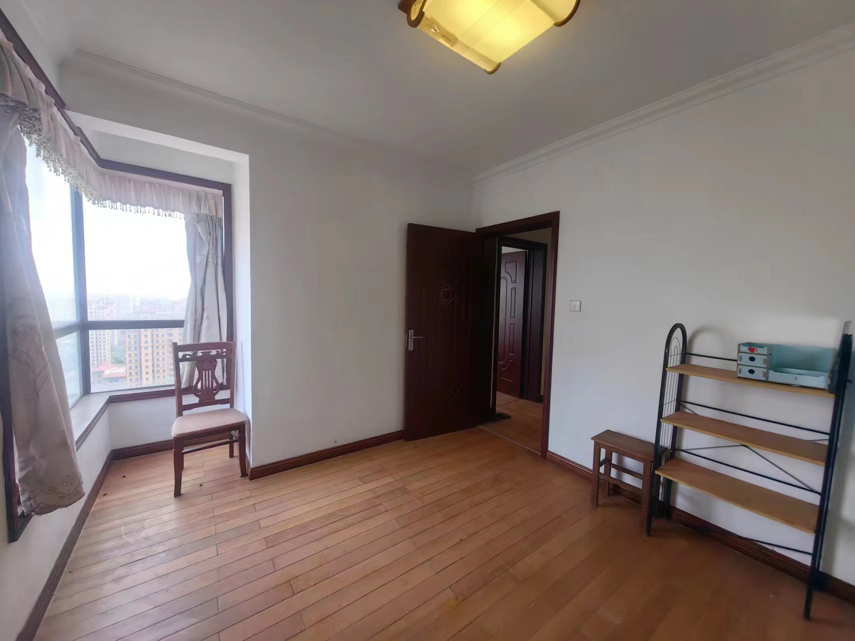 万通城 4室2厅1卫 136m&sup2;