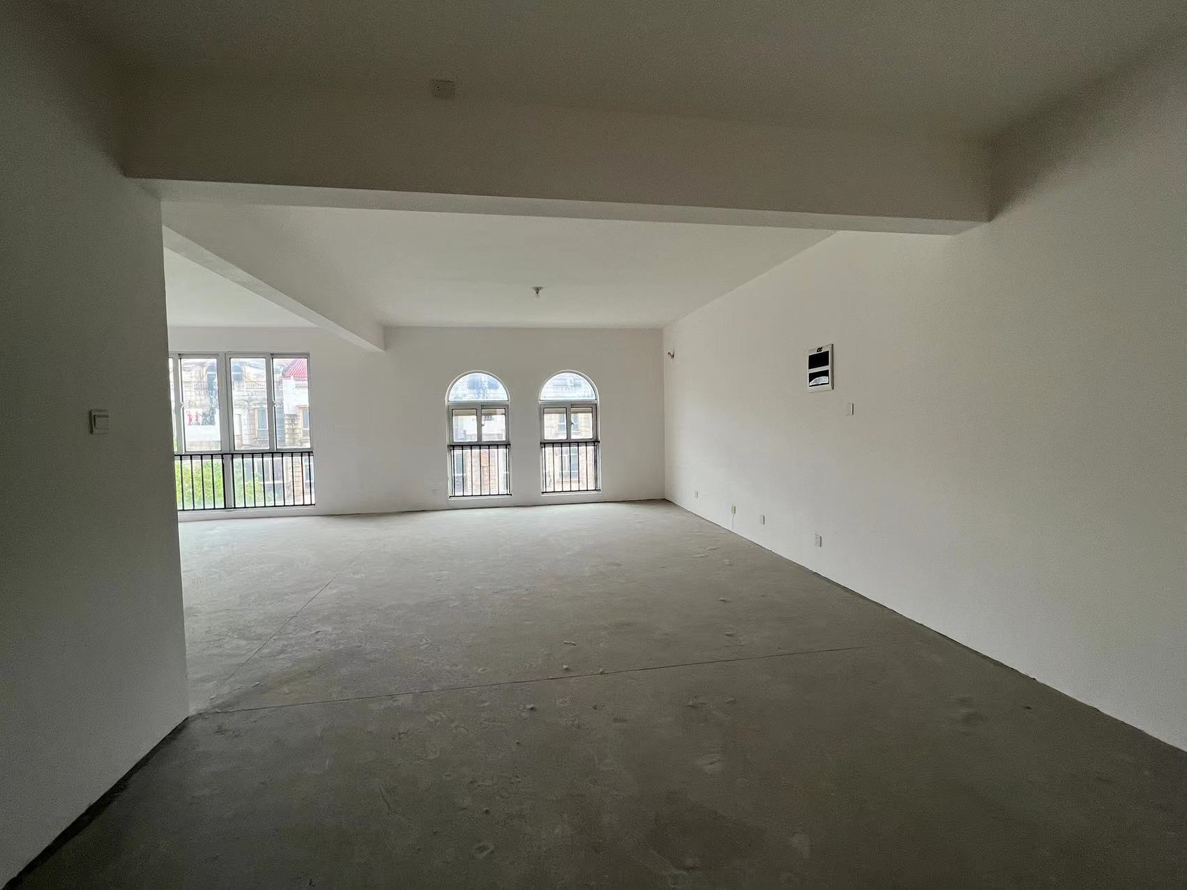 军山花园 4室2厅2卫 300m&sup2;