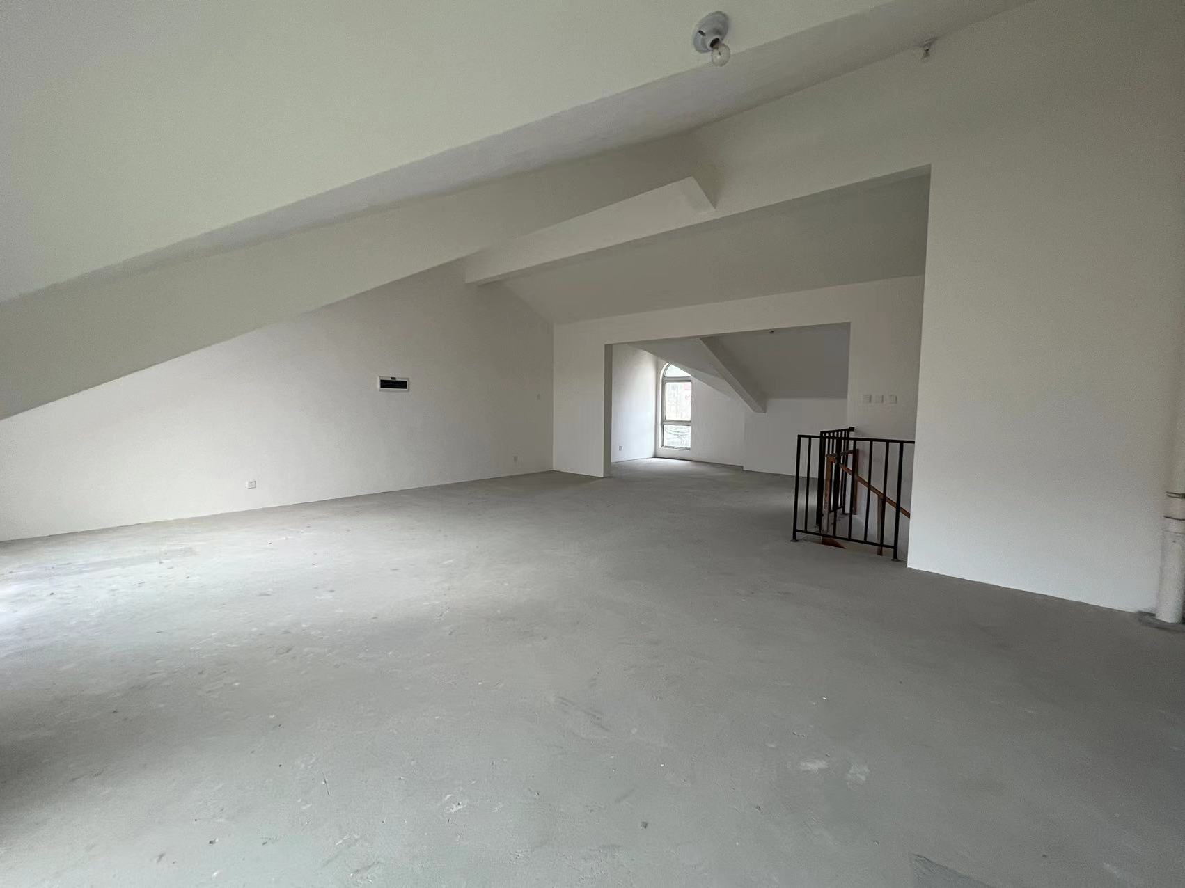 军山花园 4室2厅2卫 300m&sup2;