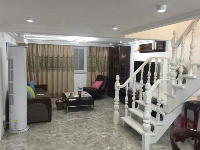 纽约时代 3室2厅2卫 60.00m²