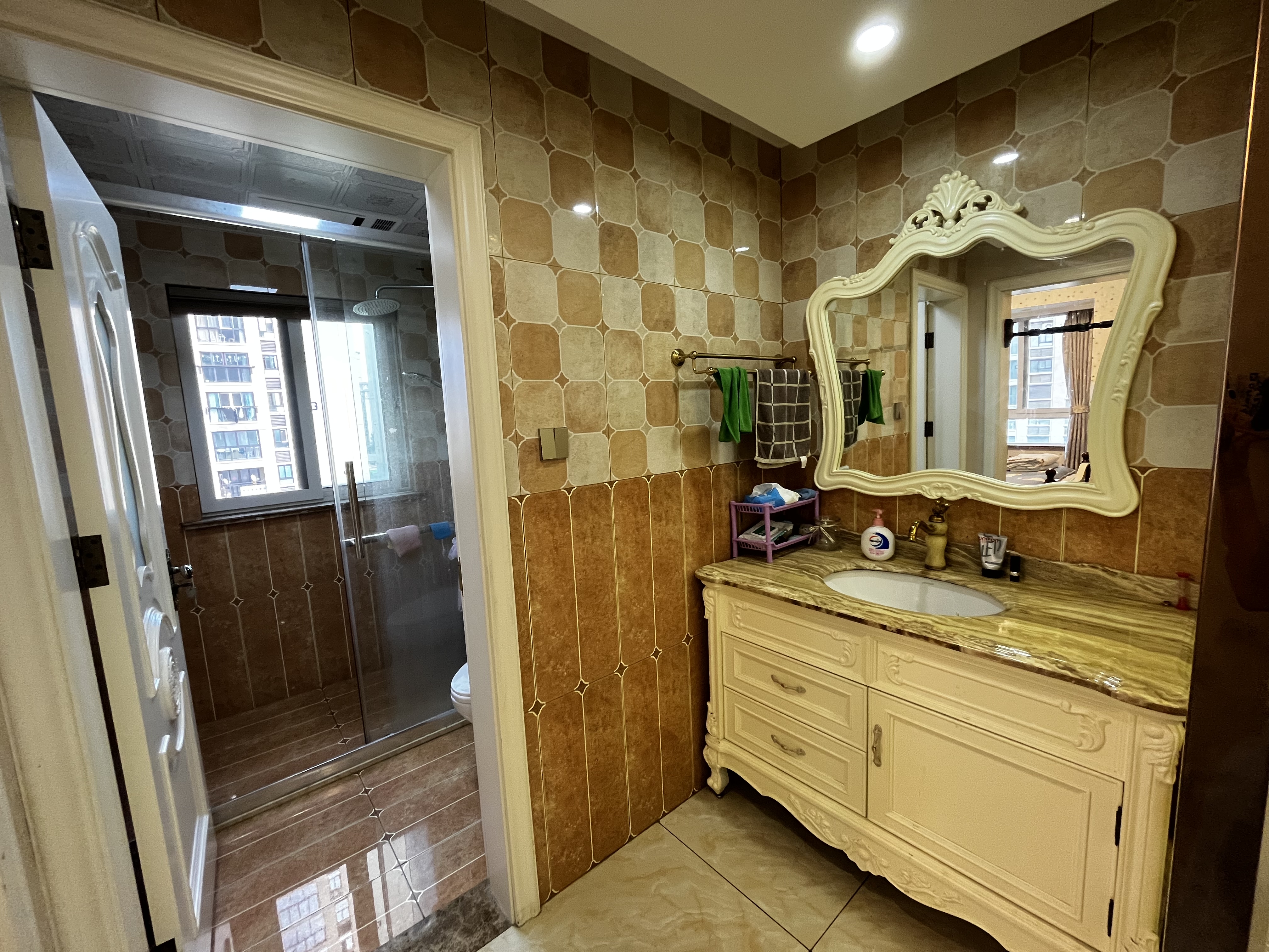 和融&bull;优山美地名邸 4室2厅2卫 184m&sup2;
