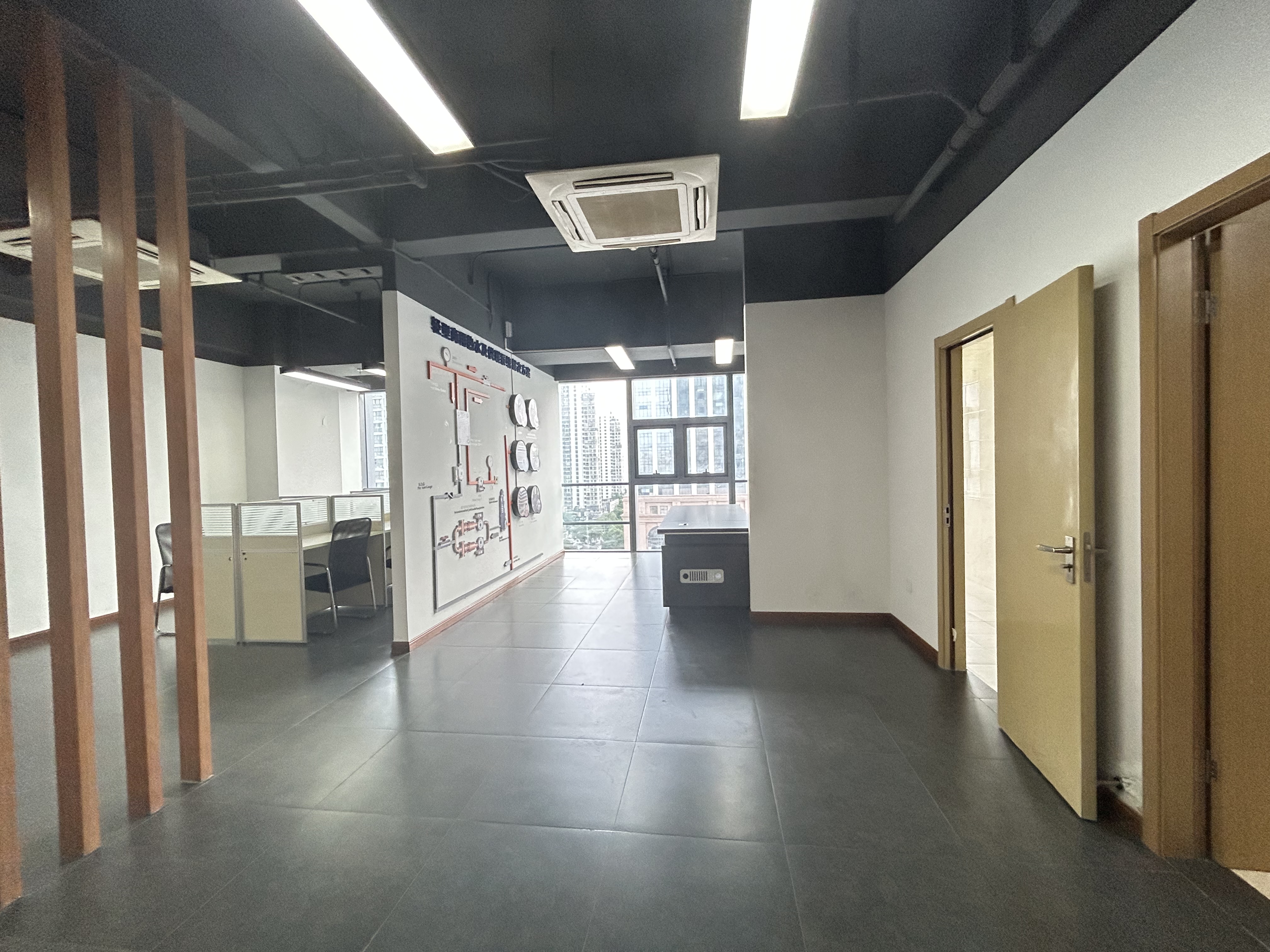 凤凰文化广场 1室1厅1卫 119m&sup2;