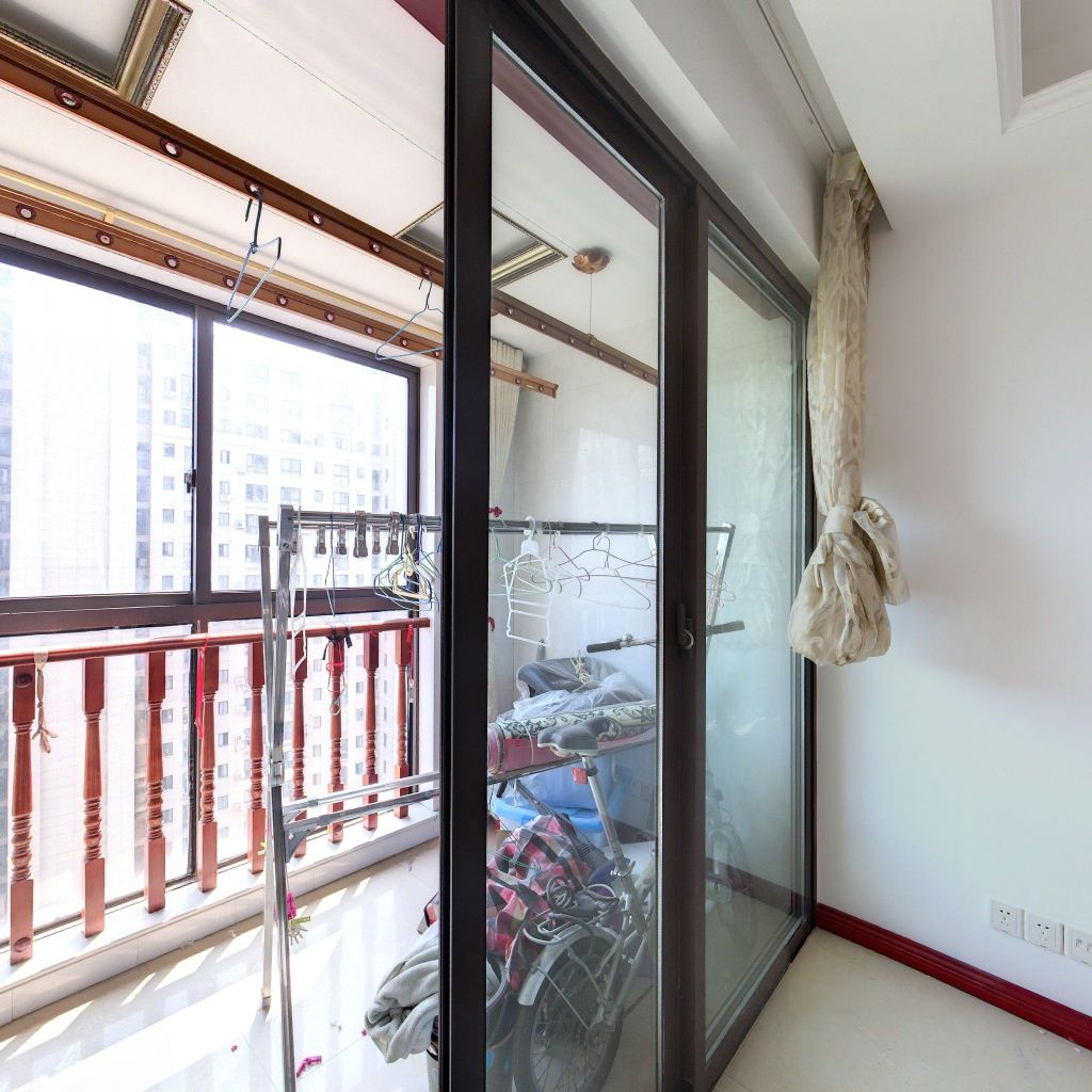 银洲&middot;皇家花园 3室2厅1卫 132m&sup2;