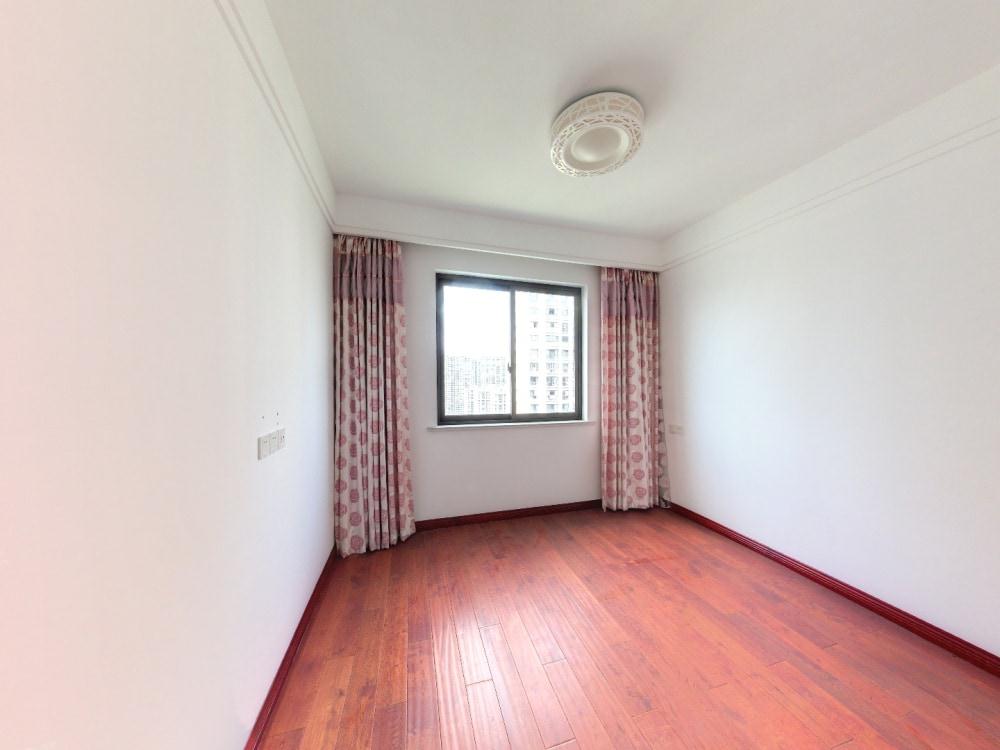 银洲&middot;皇家花园 3室2厅1卫 132m&sup2;