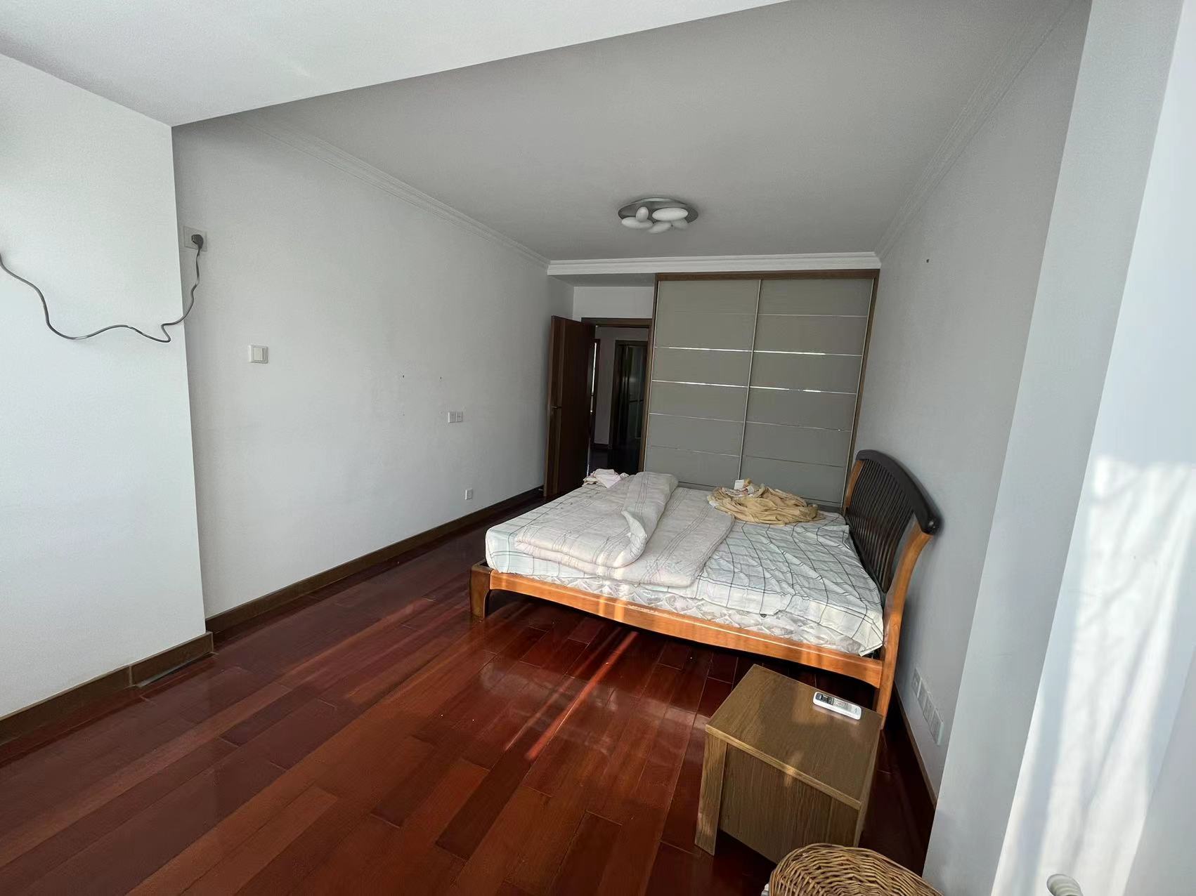 锦绣花园 4室2厅2卫 90.00m&sup2;