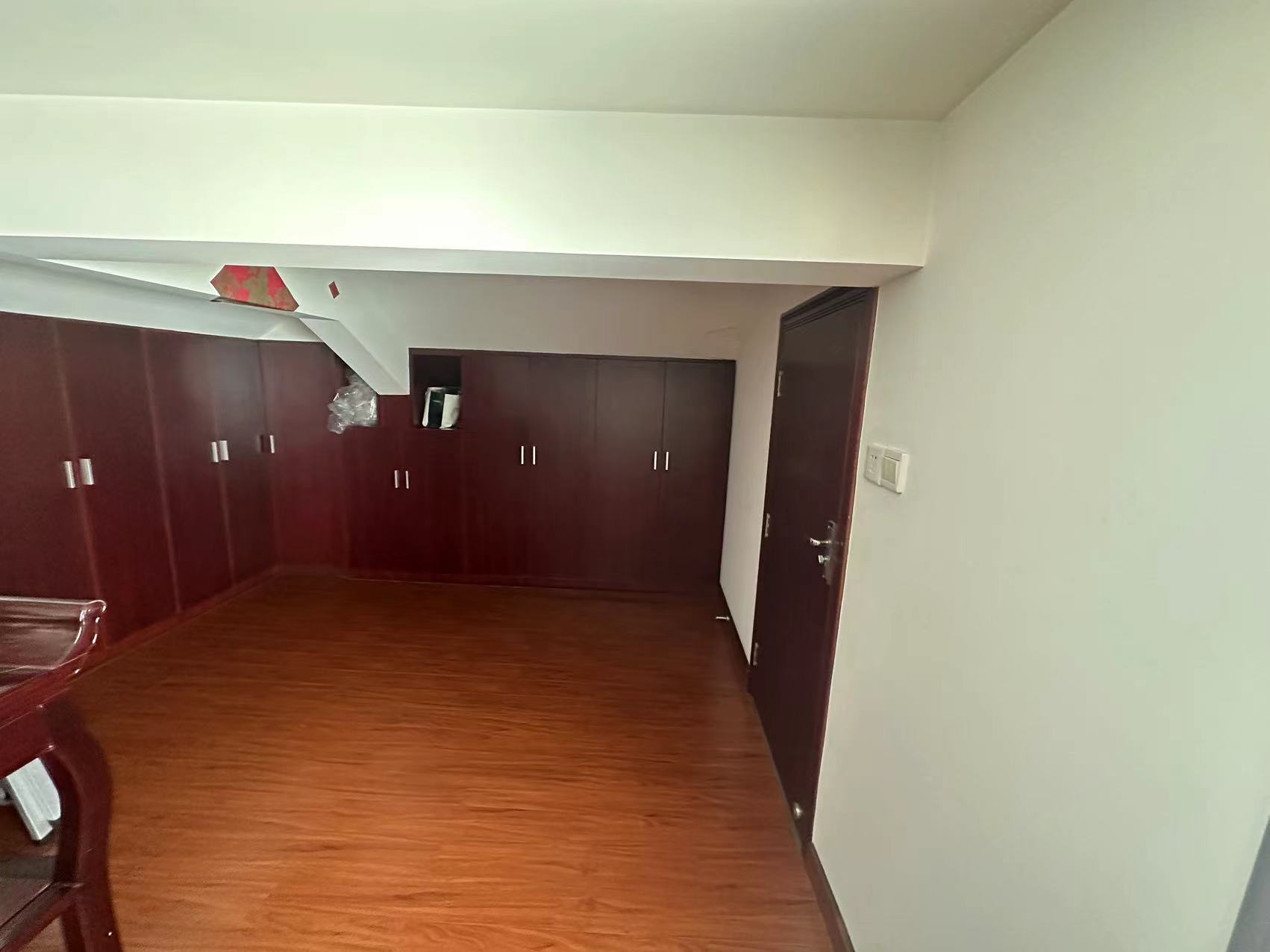 凤凰莱茵苑 4室3厅3卫 213m&sup2;