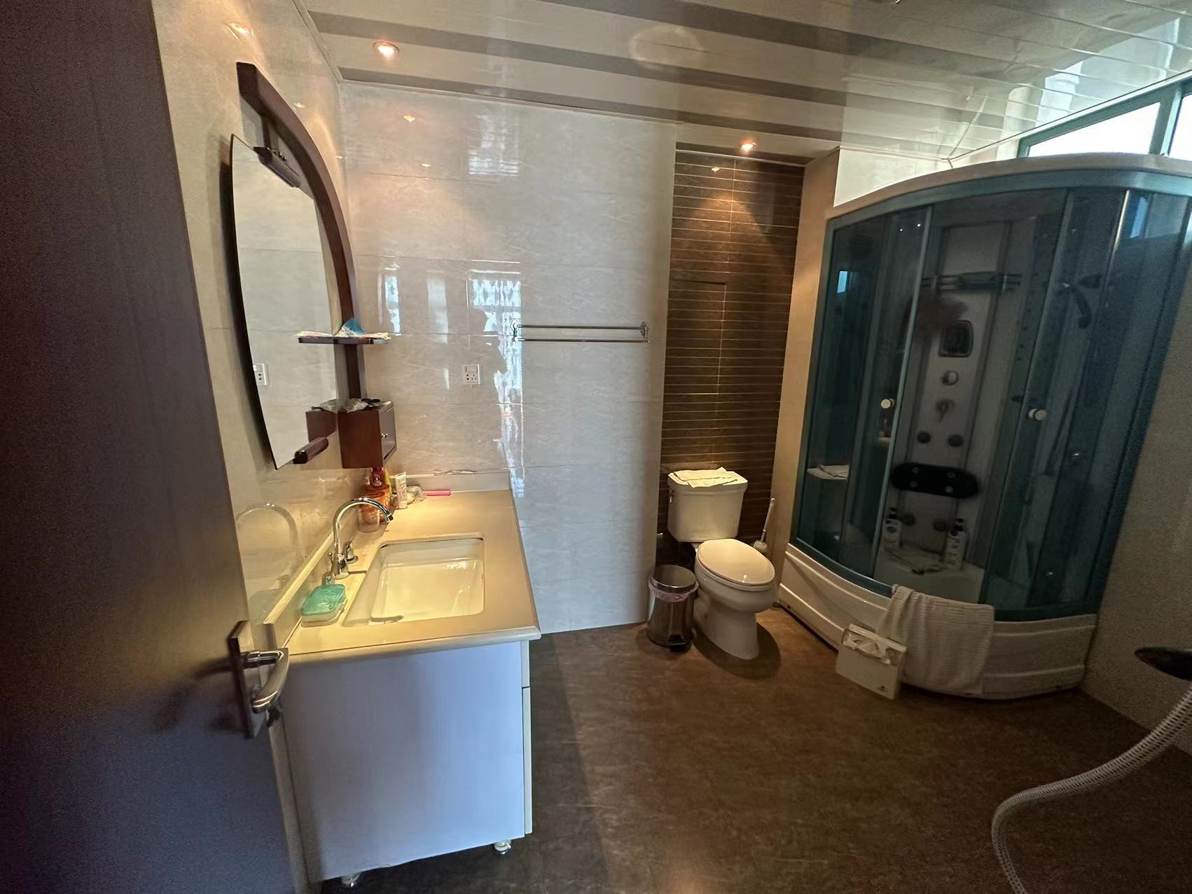 凤凰莱茵苑 4室3厅3卫 213m&sup2;