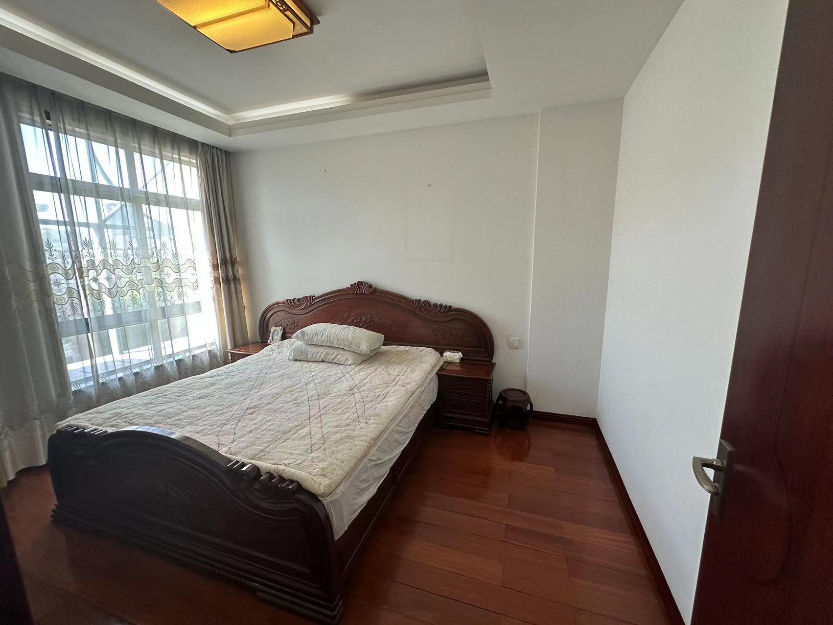 凤凰莱茵苑 4室3厅3卫 213m&sup2;