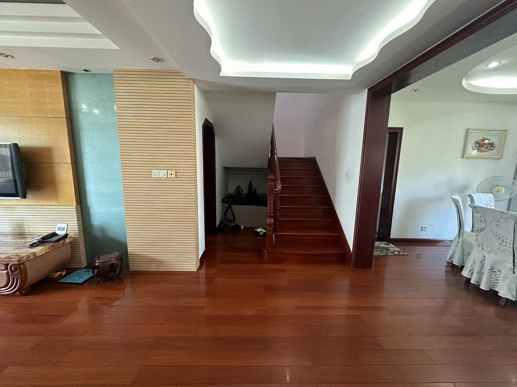 凤凰莱茵苑 4室3厅3卫 213m&sup2;