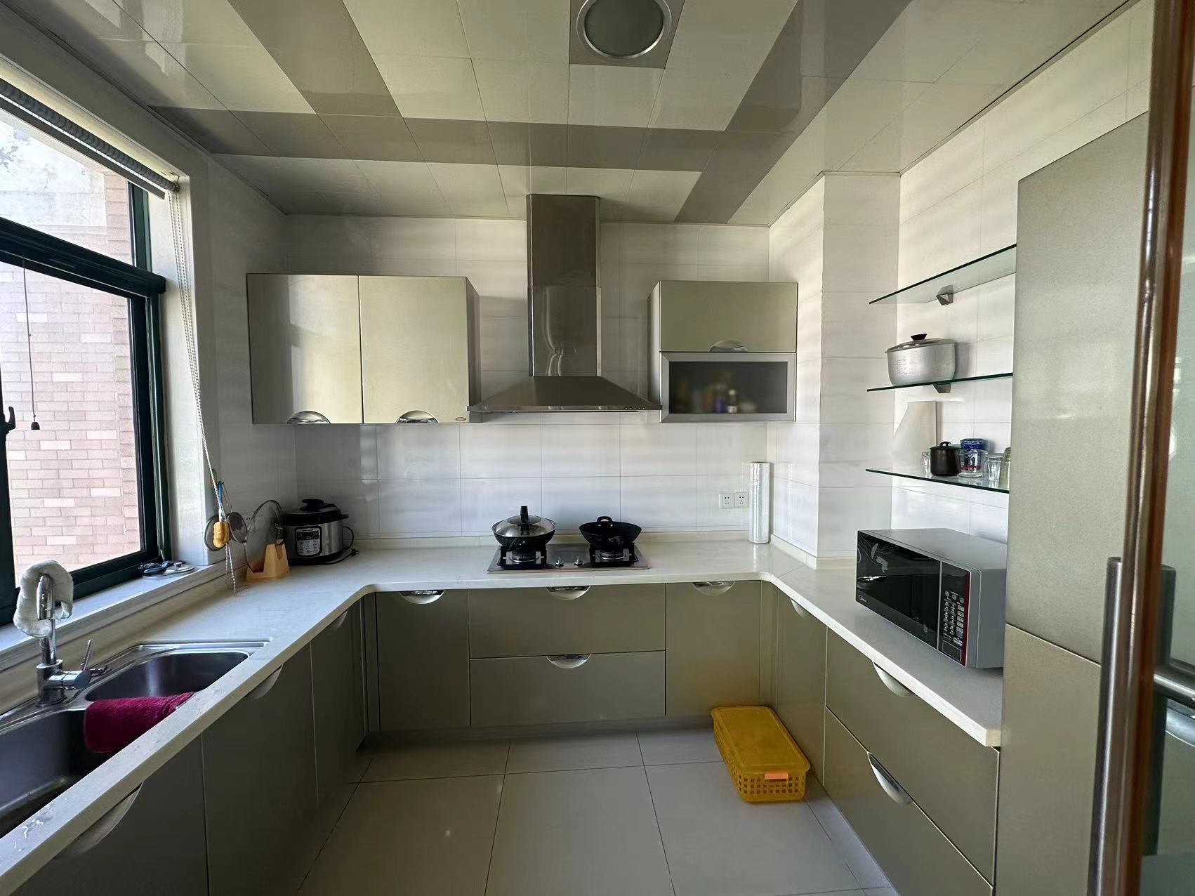 凤凰莱茵苑 4室3厅3卫 213m&sup2;