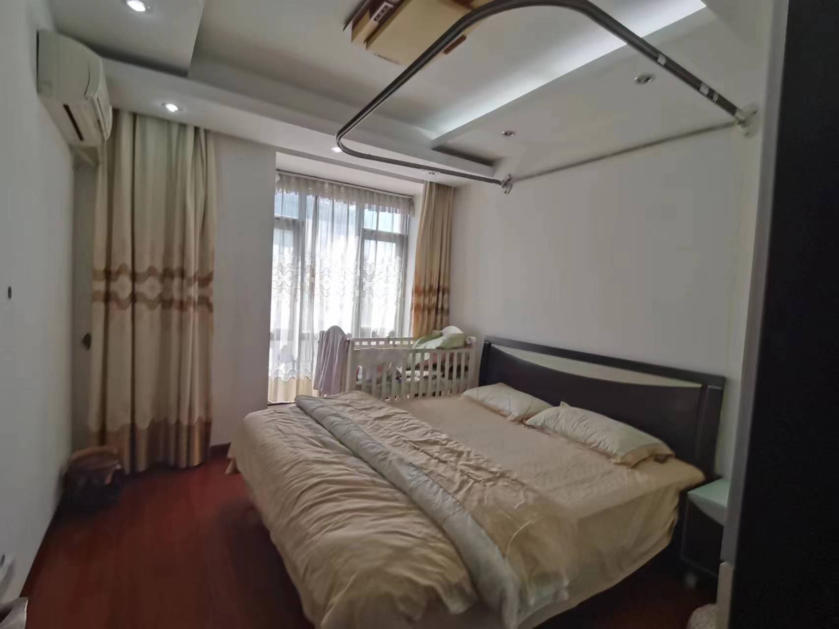 凤凰莱茵苑 4室3厅3卫 213m&sup2;