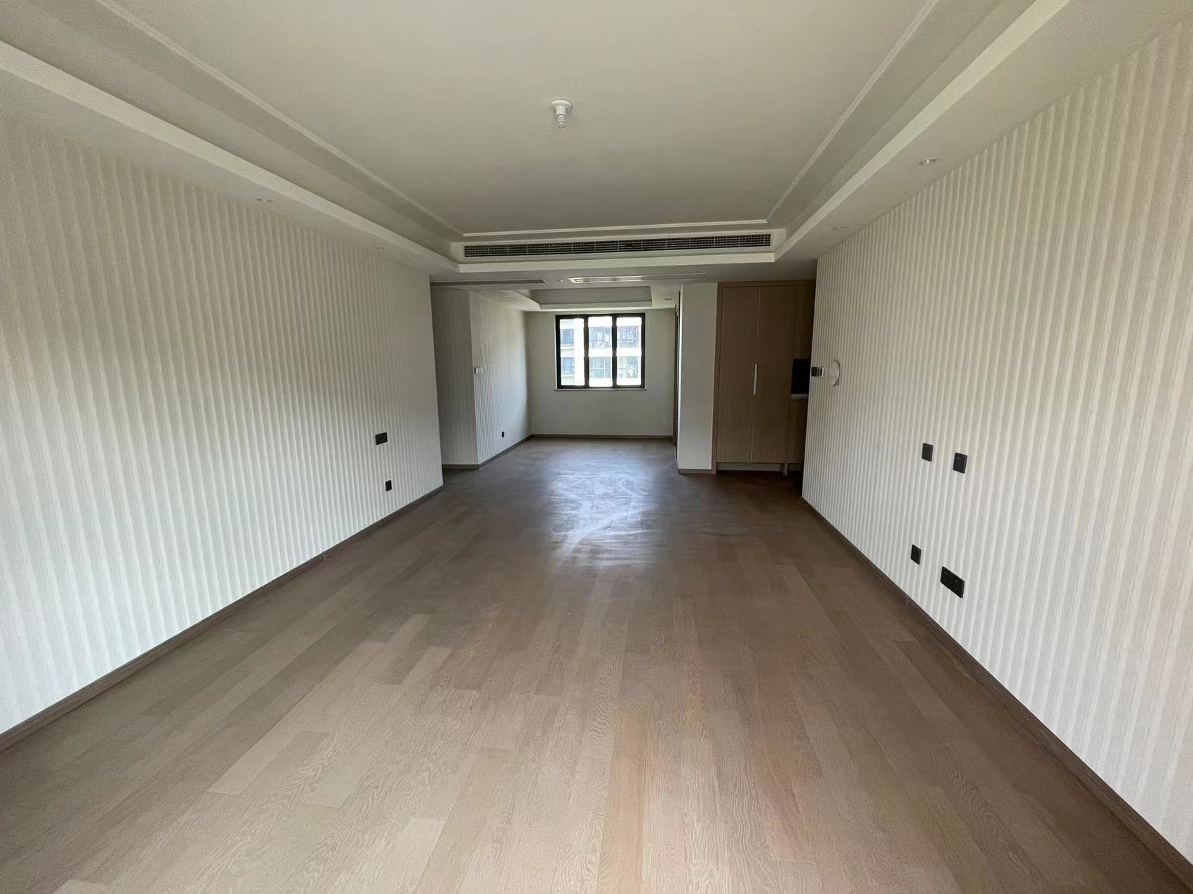 龙湖天宸源著 4室2厅2卫 143m²