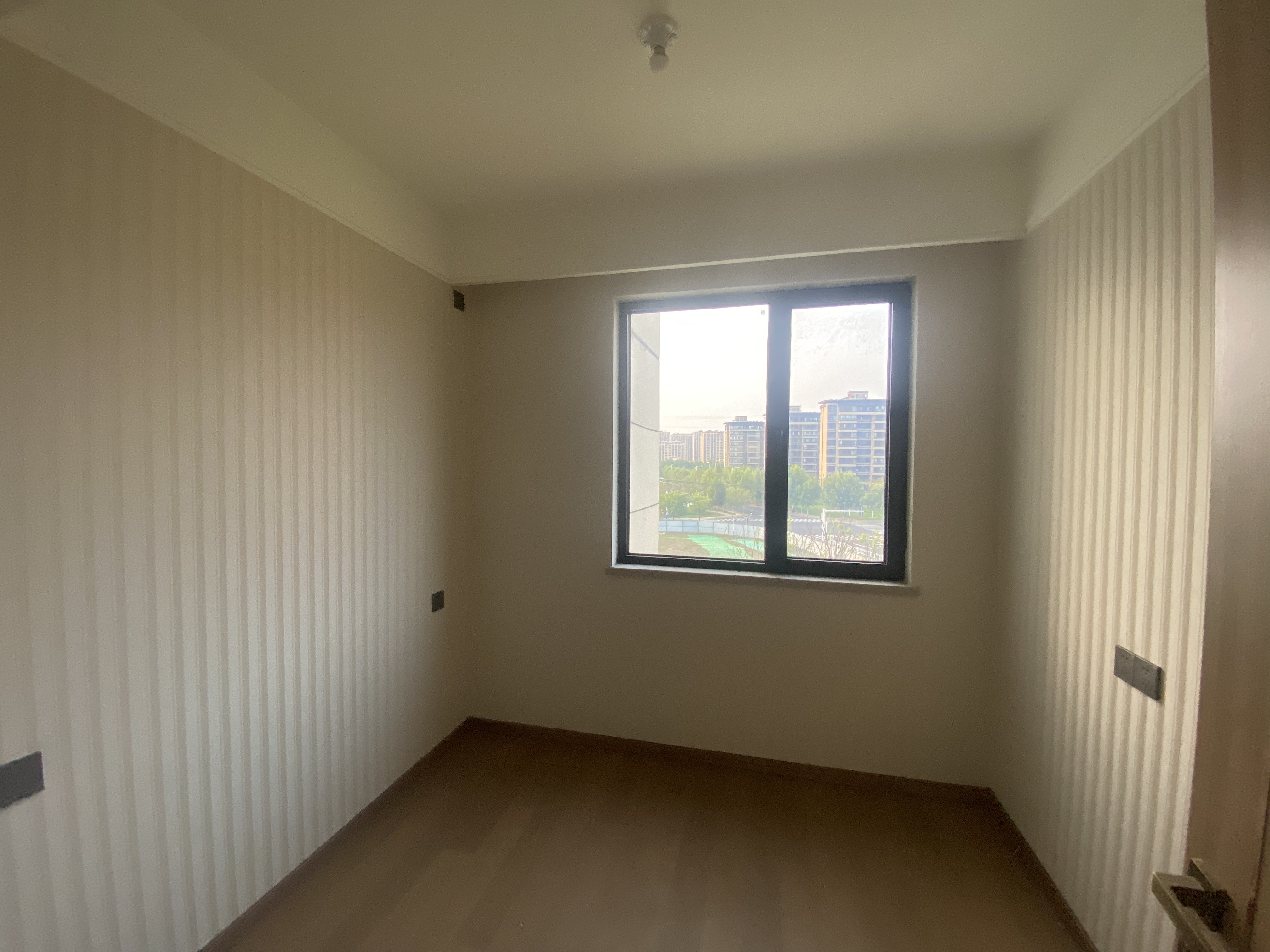 龙湖天宸源著 3室2厅1卫 98m²