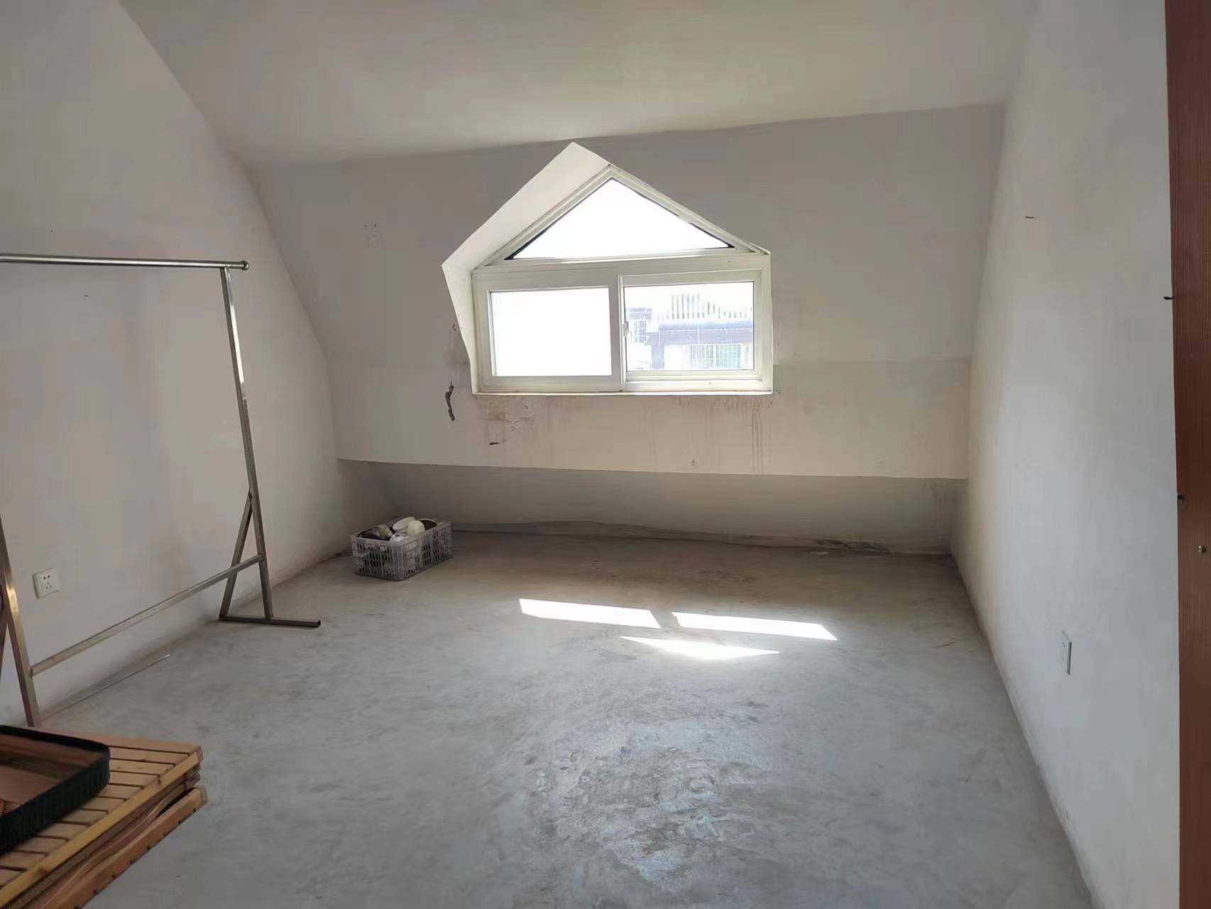 外滩小区 4室2厅1卫 144.00m&sup2;