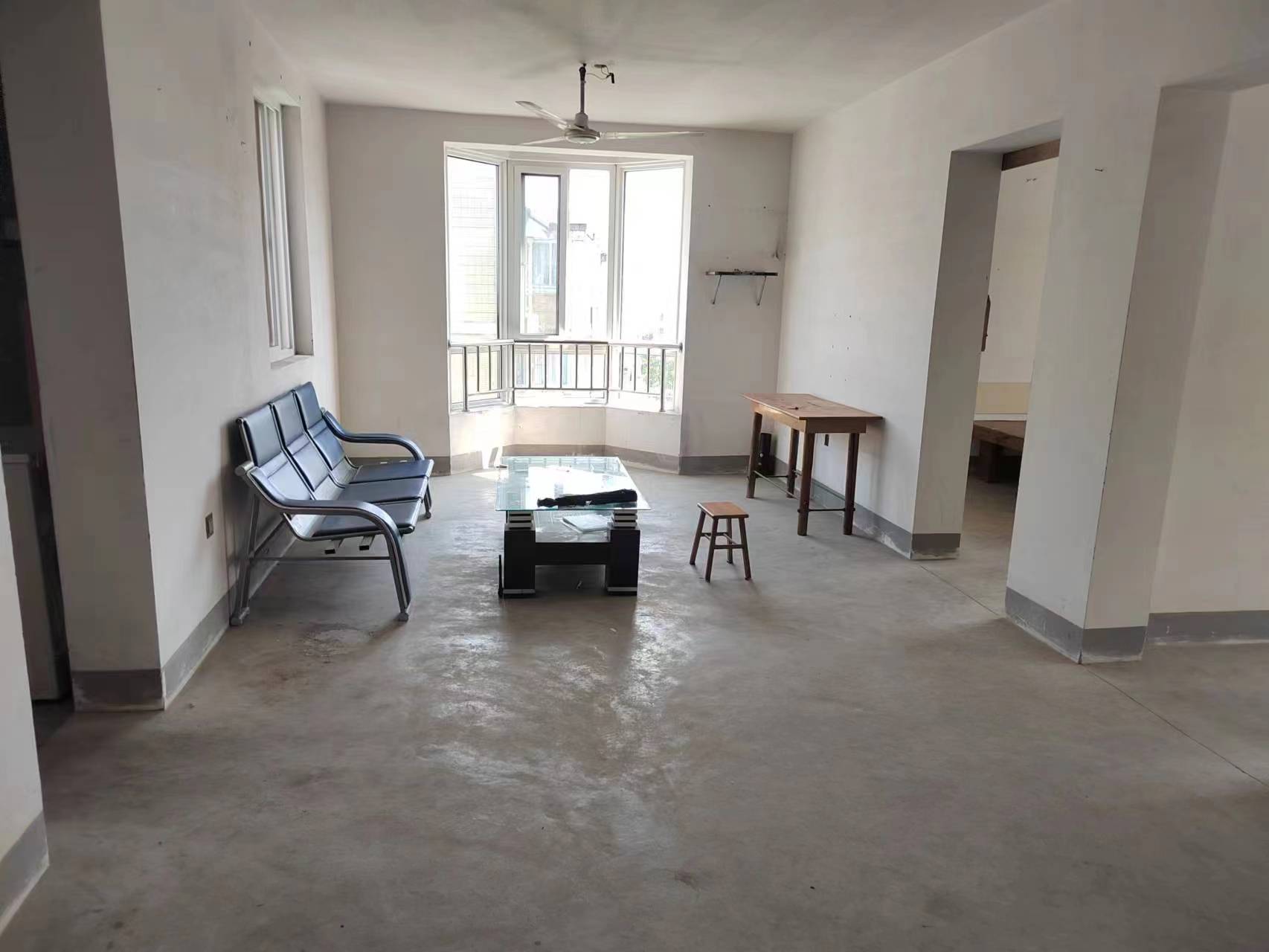 外滩小区 4室2厅1卫 144.00m²