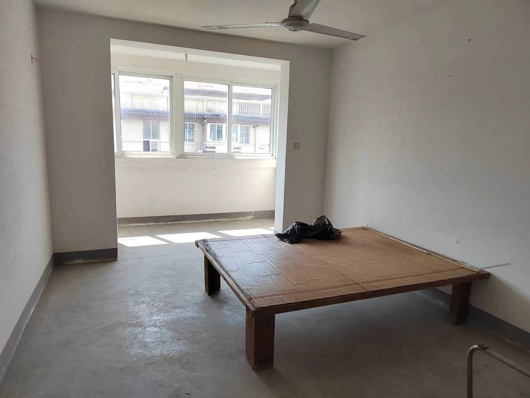 外滩小区 4室2厅2卫 144.00m&sup2;