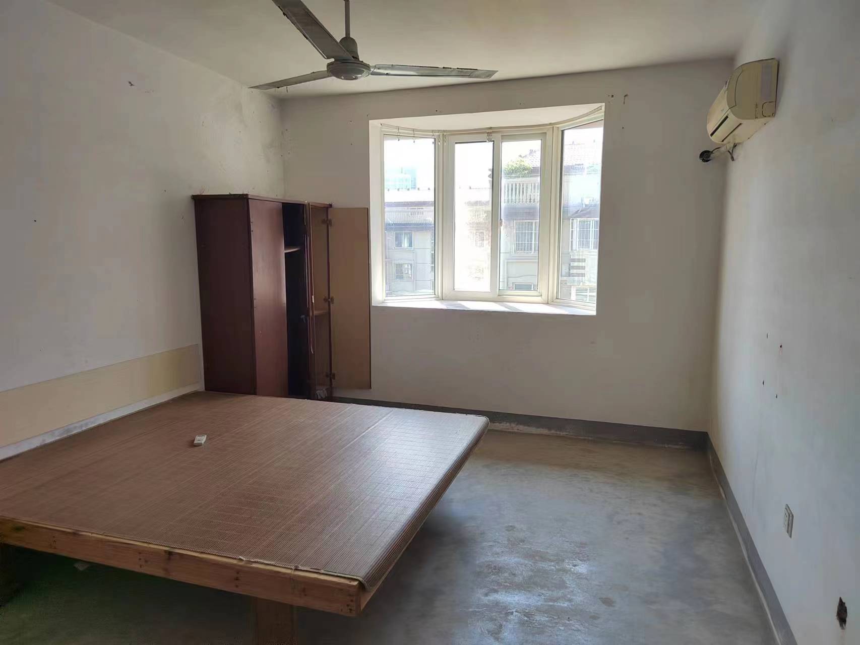 外滩小区 4室2厅2卫 144.00m&sup2;