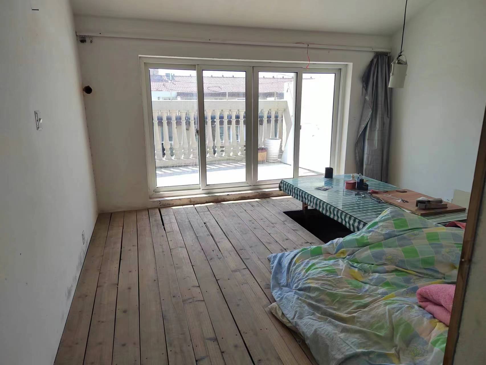 外滩小区 4室2厅2卫 144.00m&sup2;