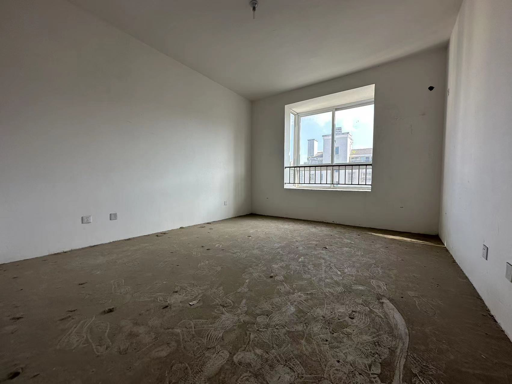 金霞东苑 4室2厅2卫 130m&sup2;