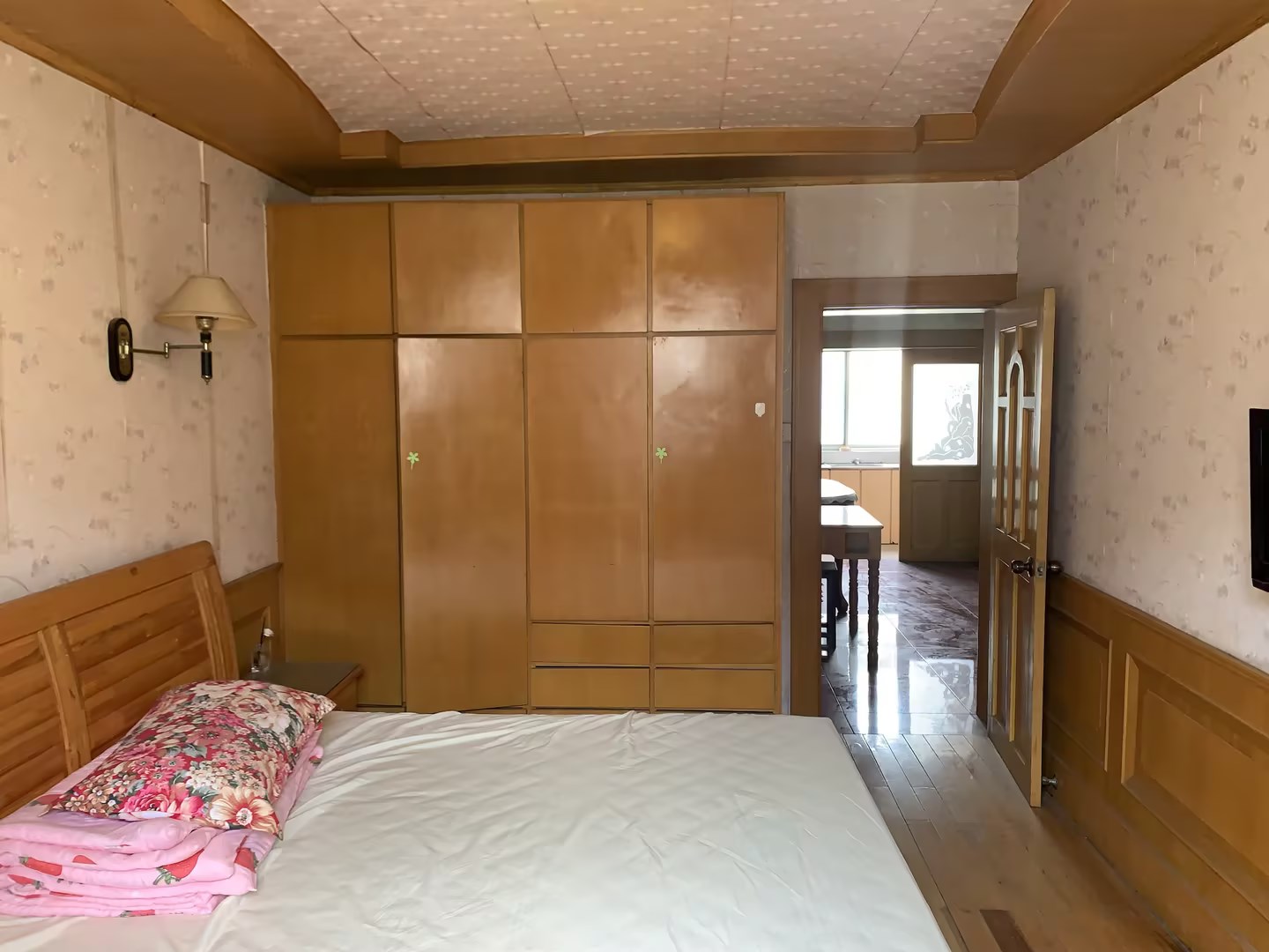 虹桥北村东区 3室2厅1卫 130m&sup2;
