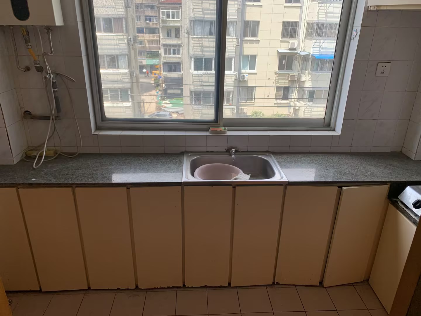 虹桥北村东区 3室2厅1卫 130m&sup2;