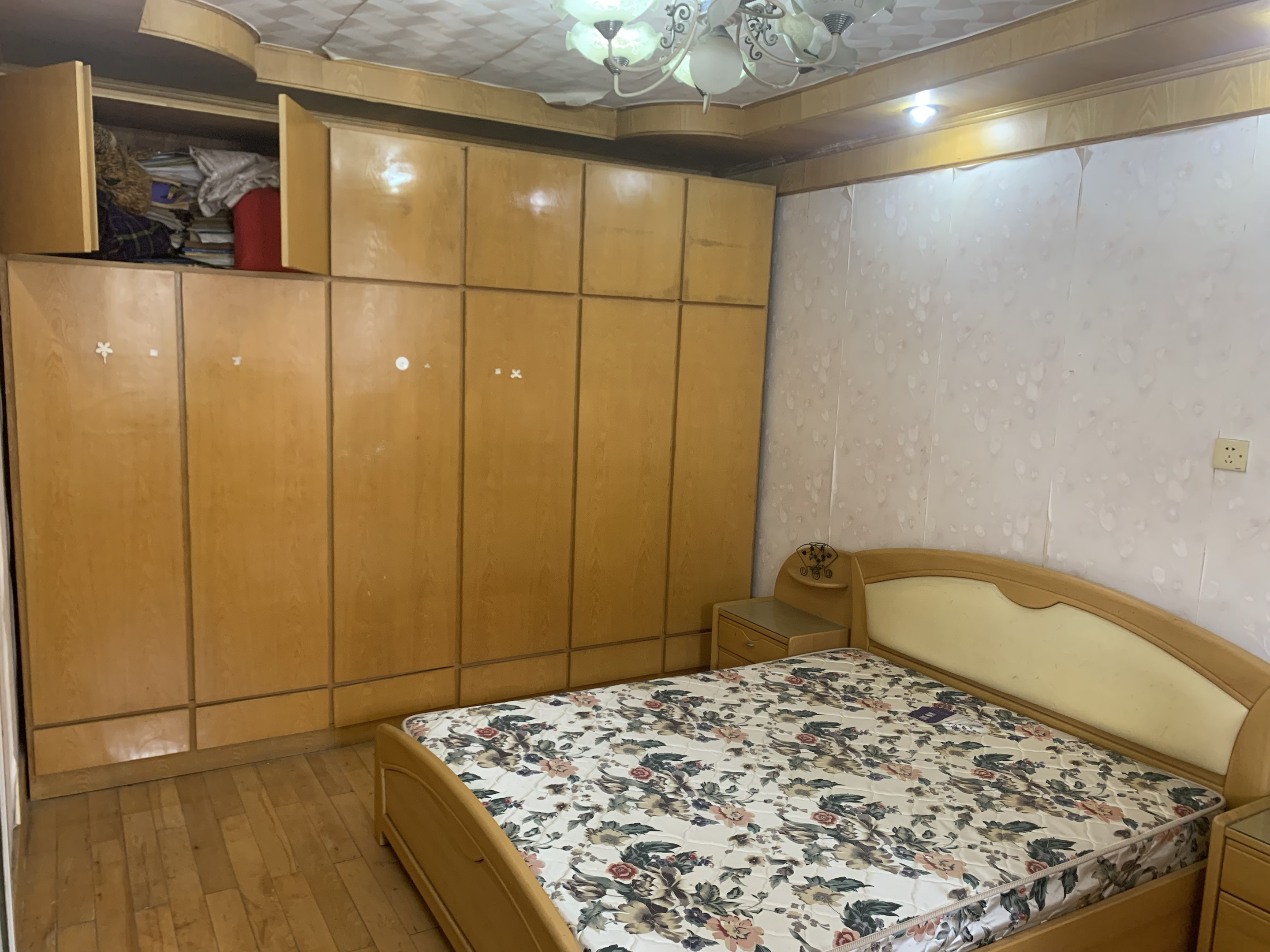 虹桥北村东区 3室2厅1卫 130m&sup2;
