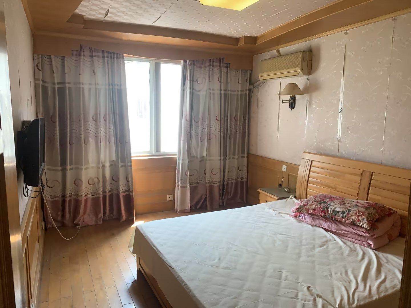 虹桥北村东区 3室2厅1卫 130m&sup2;